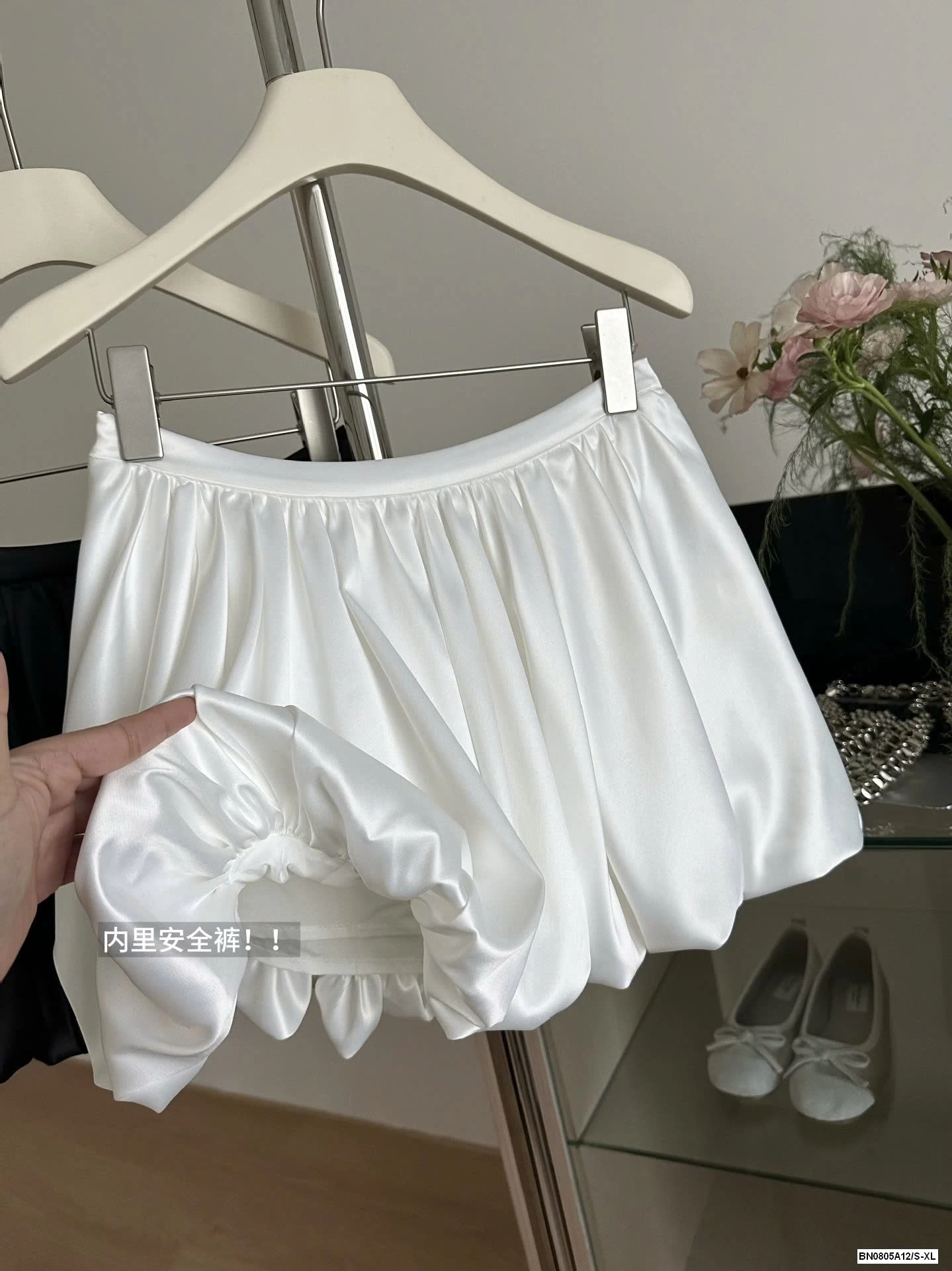 VÁY BÍ LỤA SATIN