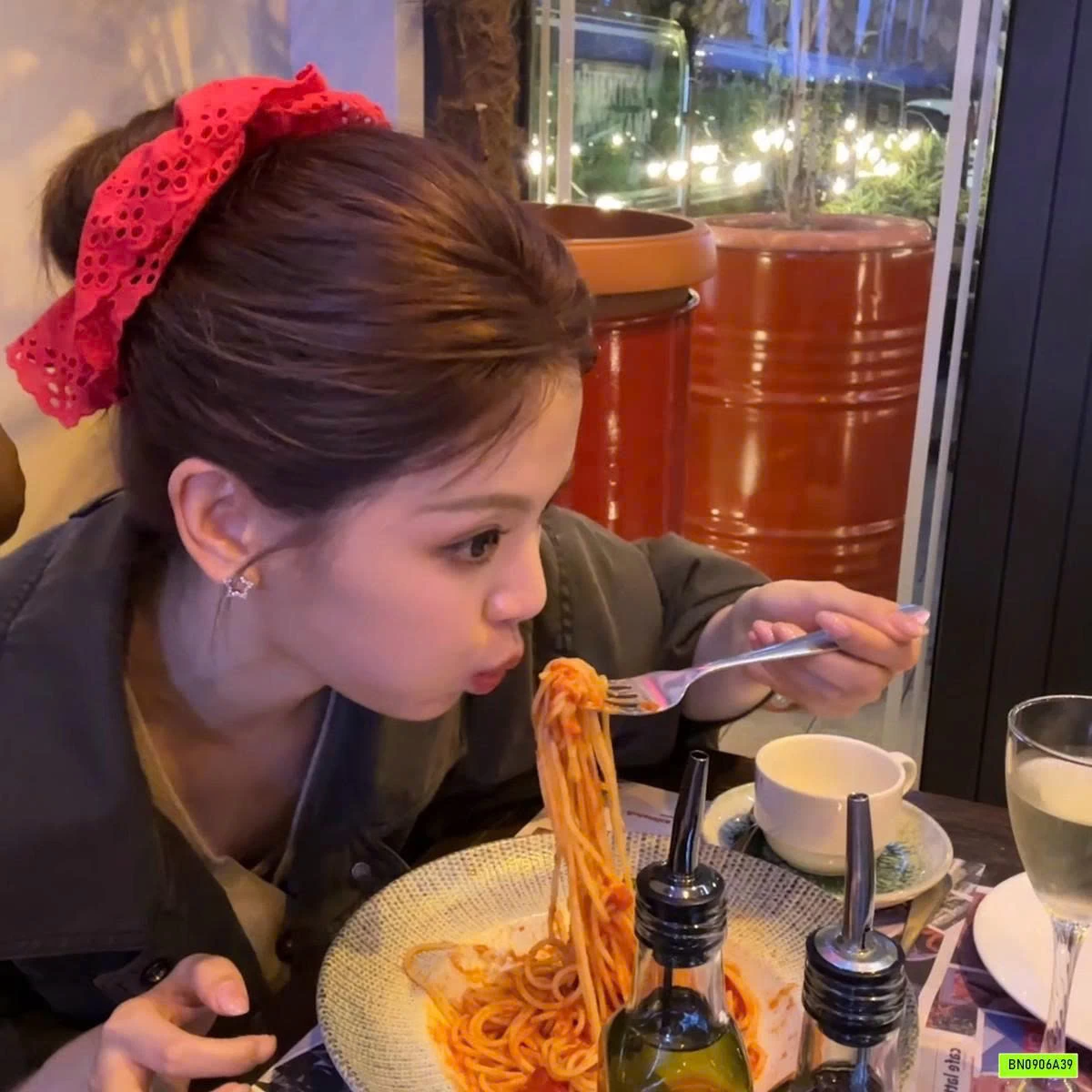 SÉT 3 DÂY BUỘC TÓC REN ĐỎ