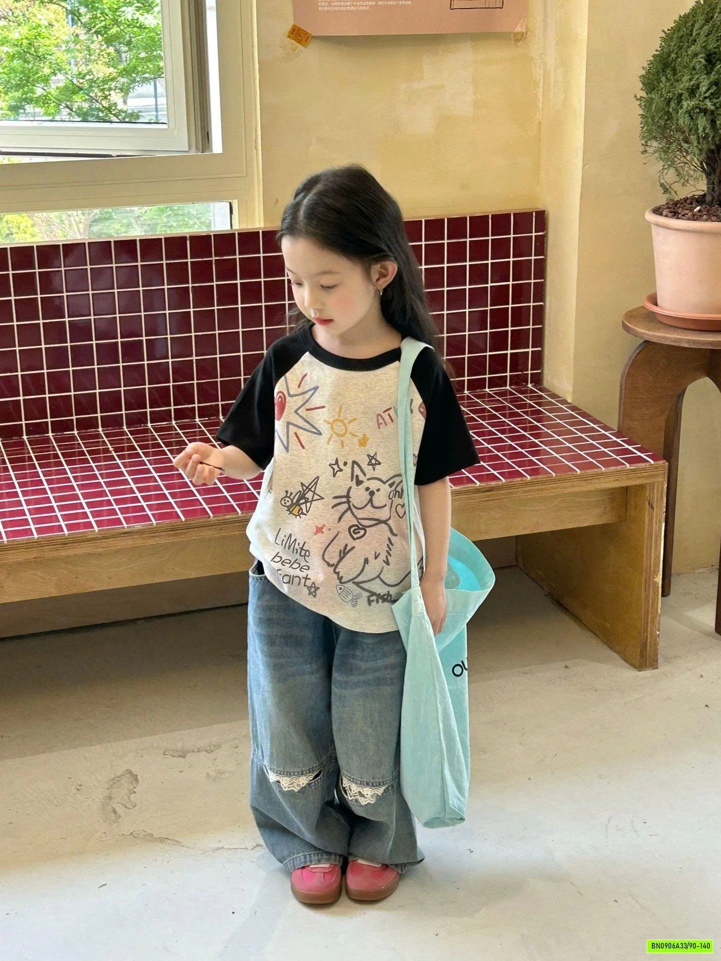 AO HÌNH PHỐI MÀU TAY MIX JEANS SUÔNG