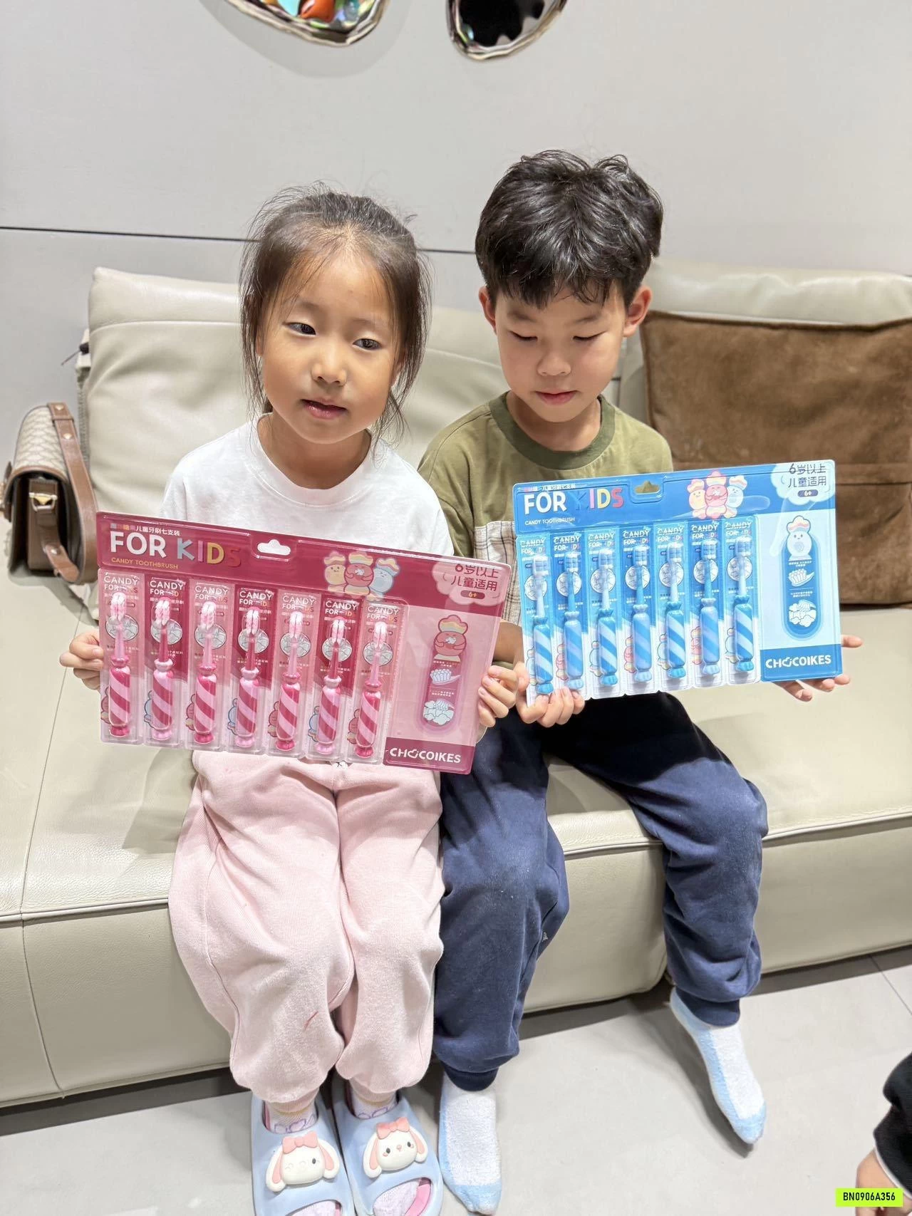 SÉT 7 BÀN CHẢI KẸO NGỌT CHOCOIKES