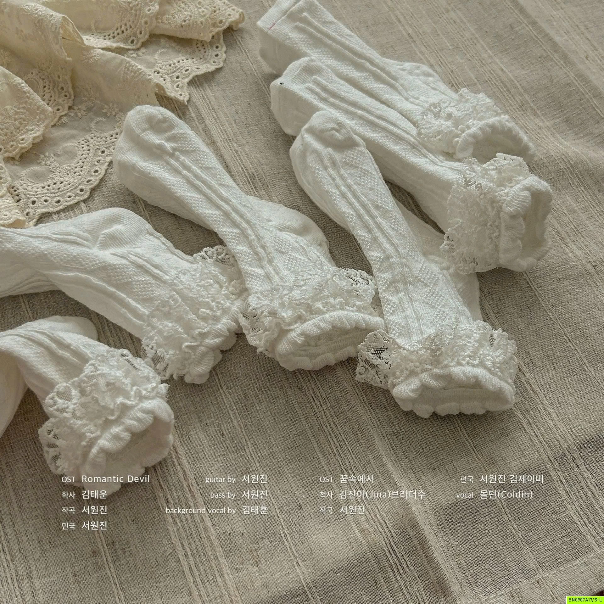 SÉT 3Đ TẤT PHỐI CỔ REN TIỂU THƯ