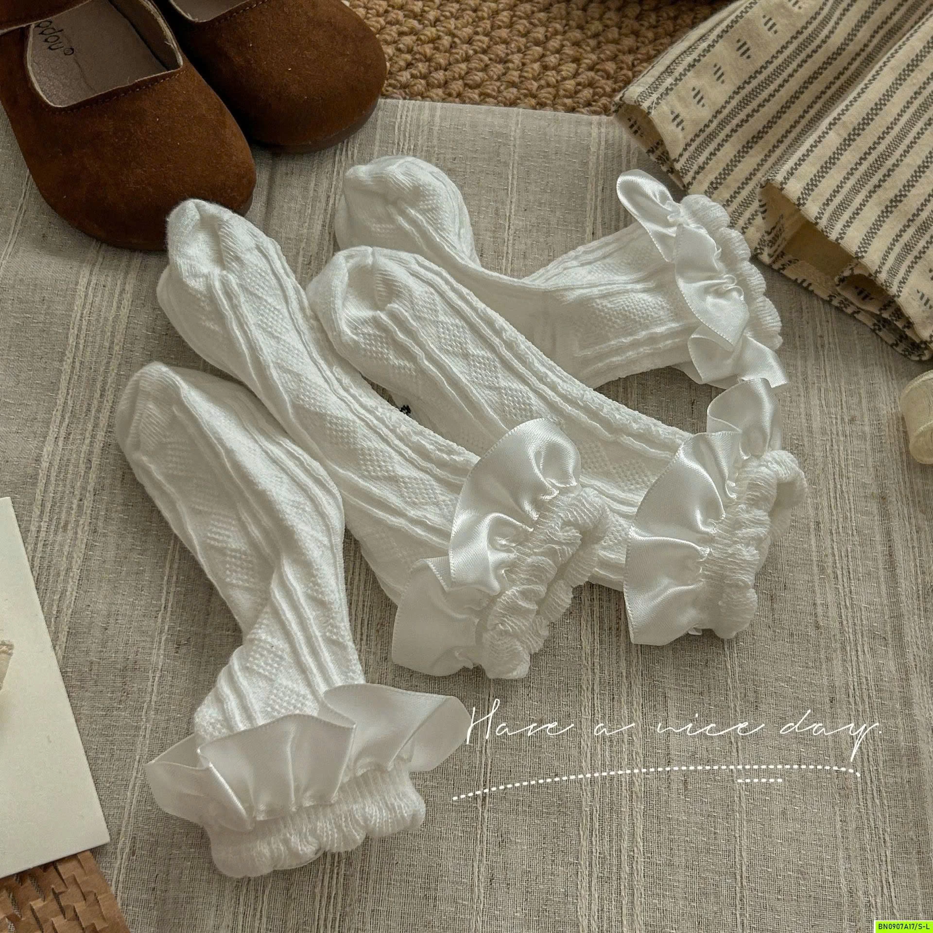 SÉT 3Đ TẤT PHỐI CỔ REN TIỂU THƯ