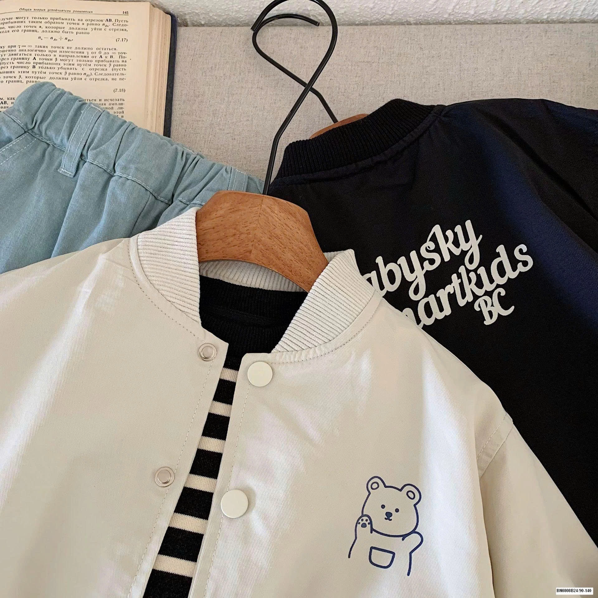 ÁO KHOÁC GIÓ IN HÌNH GẤU