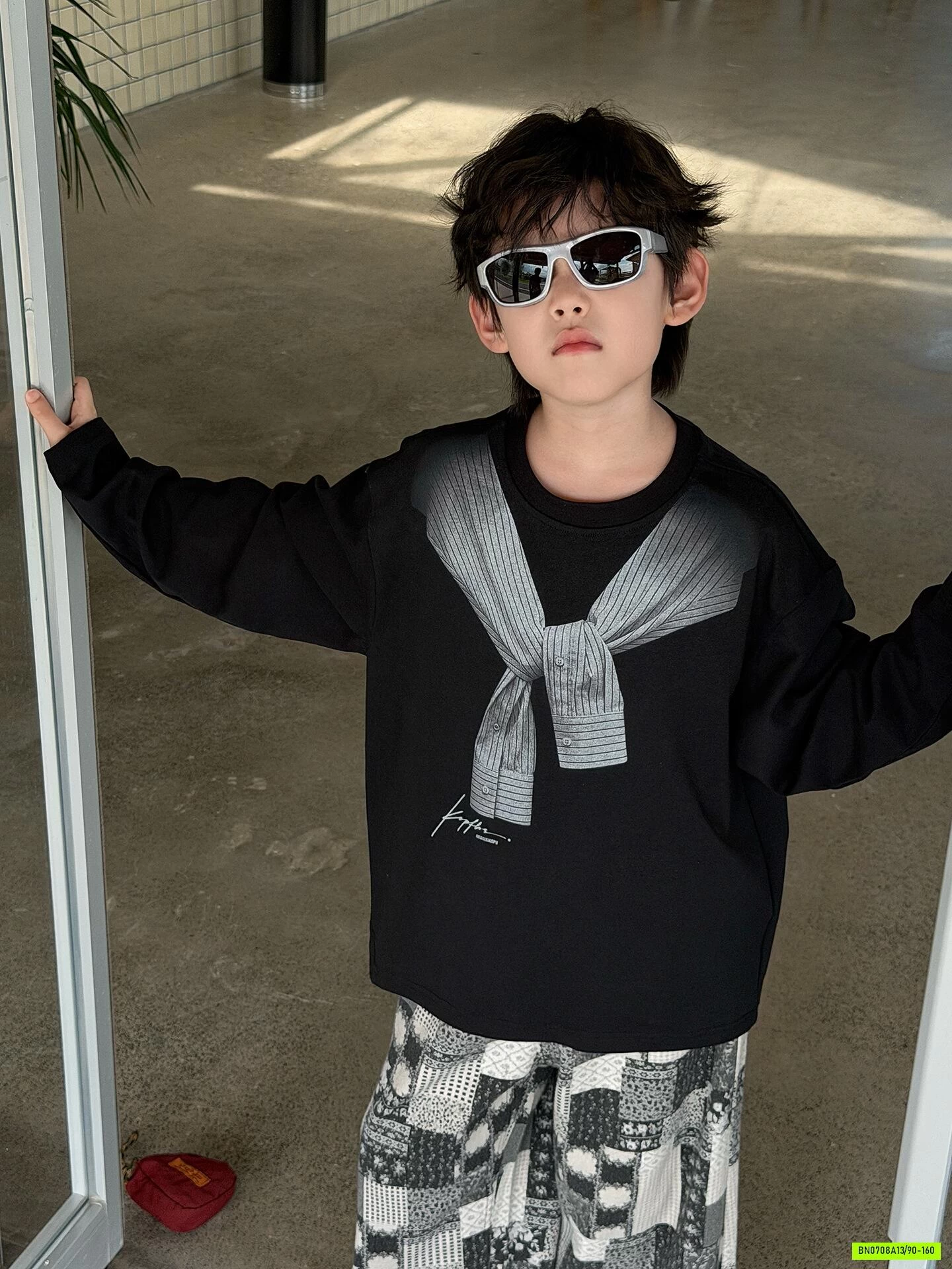 ÁO THUN ĐEN IN GIẢ KHĂN CHOÀNG MSHOPKIDS