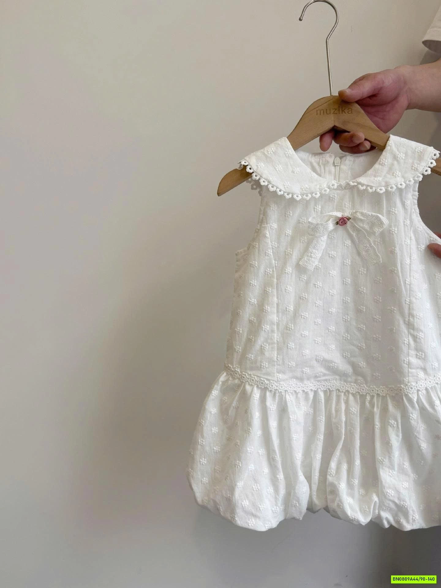 ĐẦM BÍ CỔ SEN THÊU NỔI