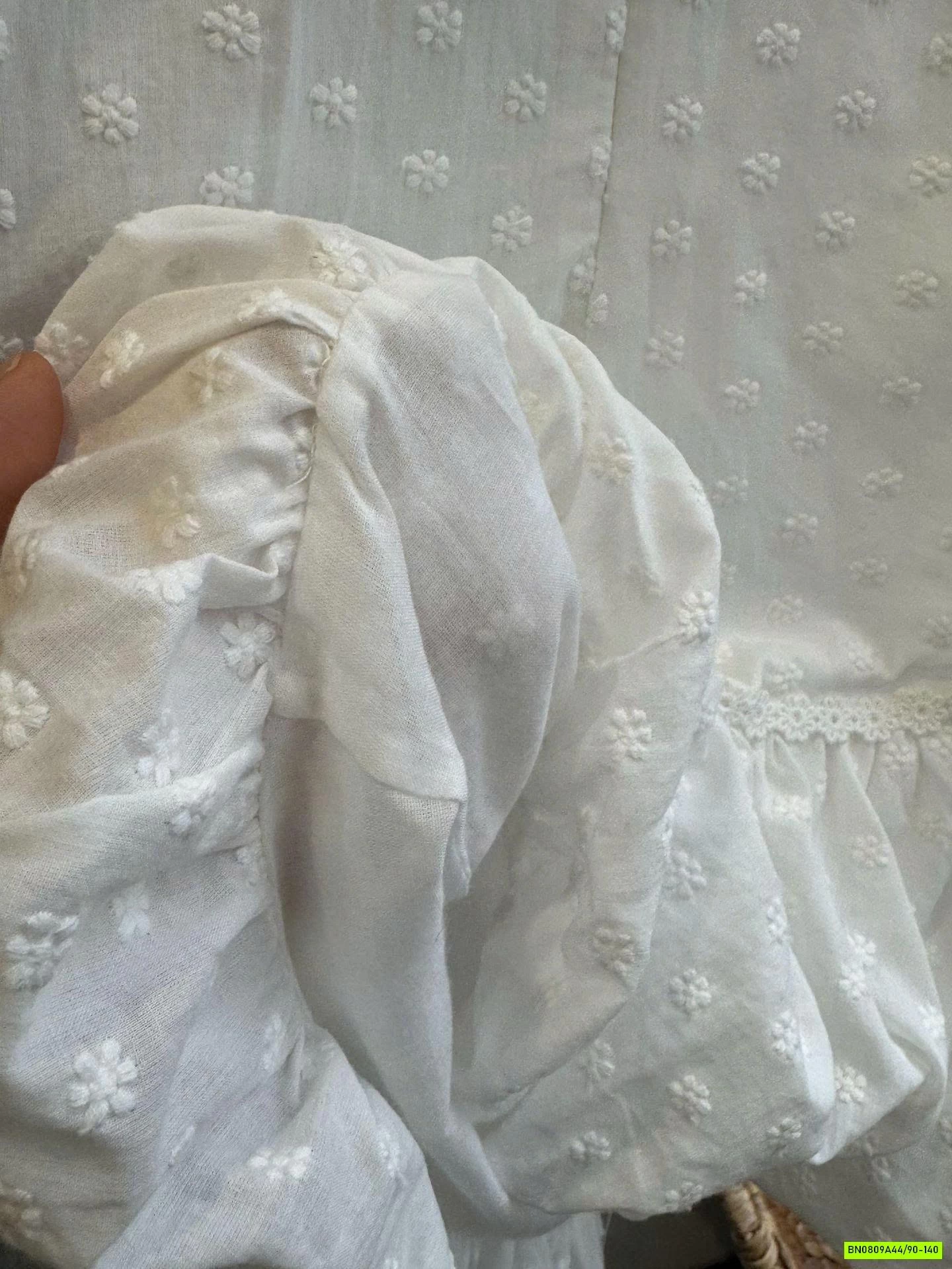 ĐẦM BÍ CỔ SEN THÊU NỔI