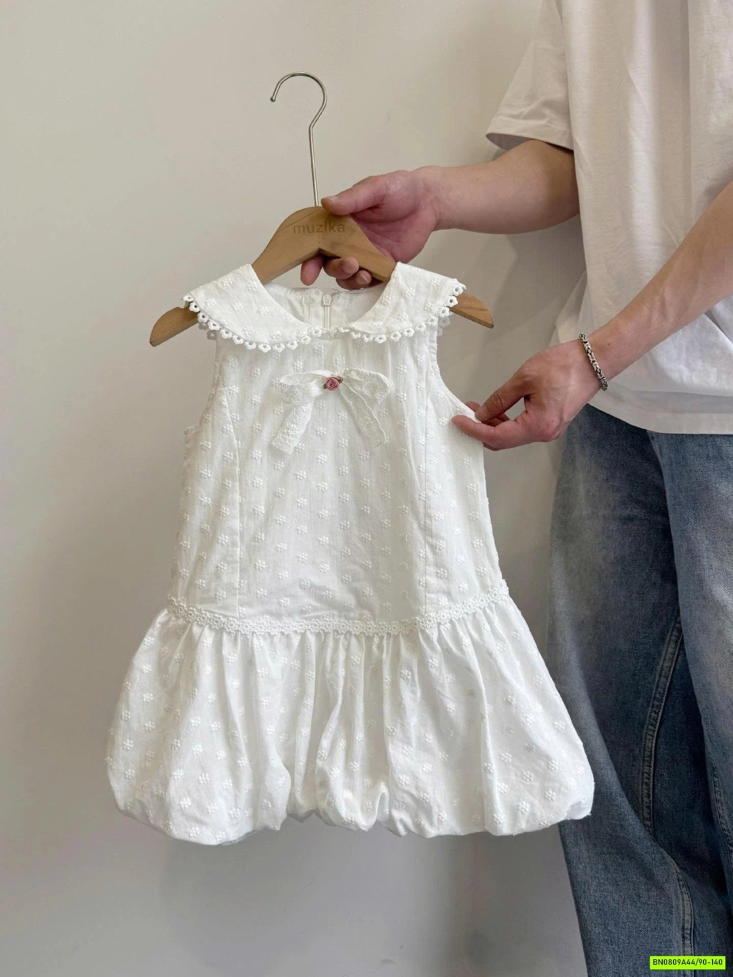 ĐẦM BÍ CỔ SEN THÊU NỔI