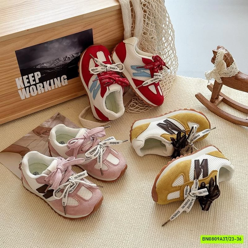 GIÀY THỂ THAO LƯỚI PHỐI MÀU DÂY