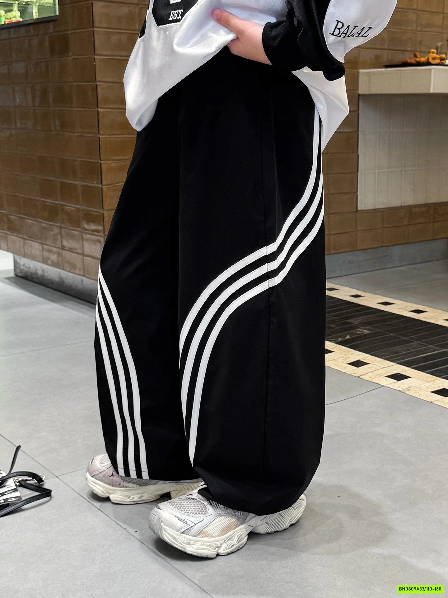 QUẦN GIÓ 3 SỌC BÉ TRAI