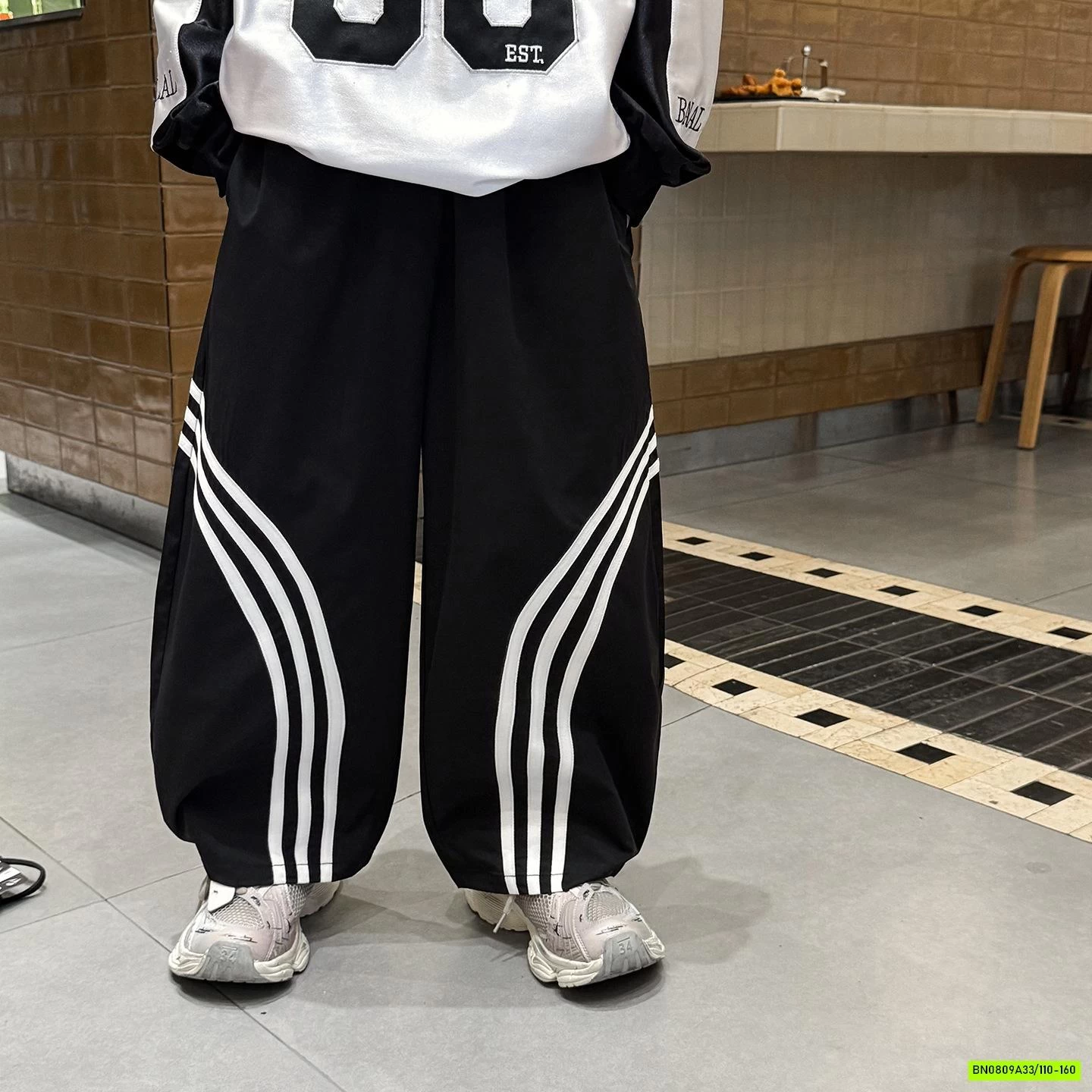 QUẦN GIÓ 3 SỌC BÉ TRAI