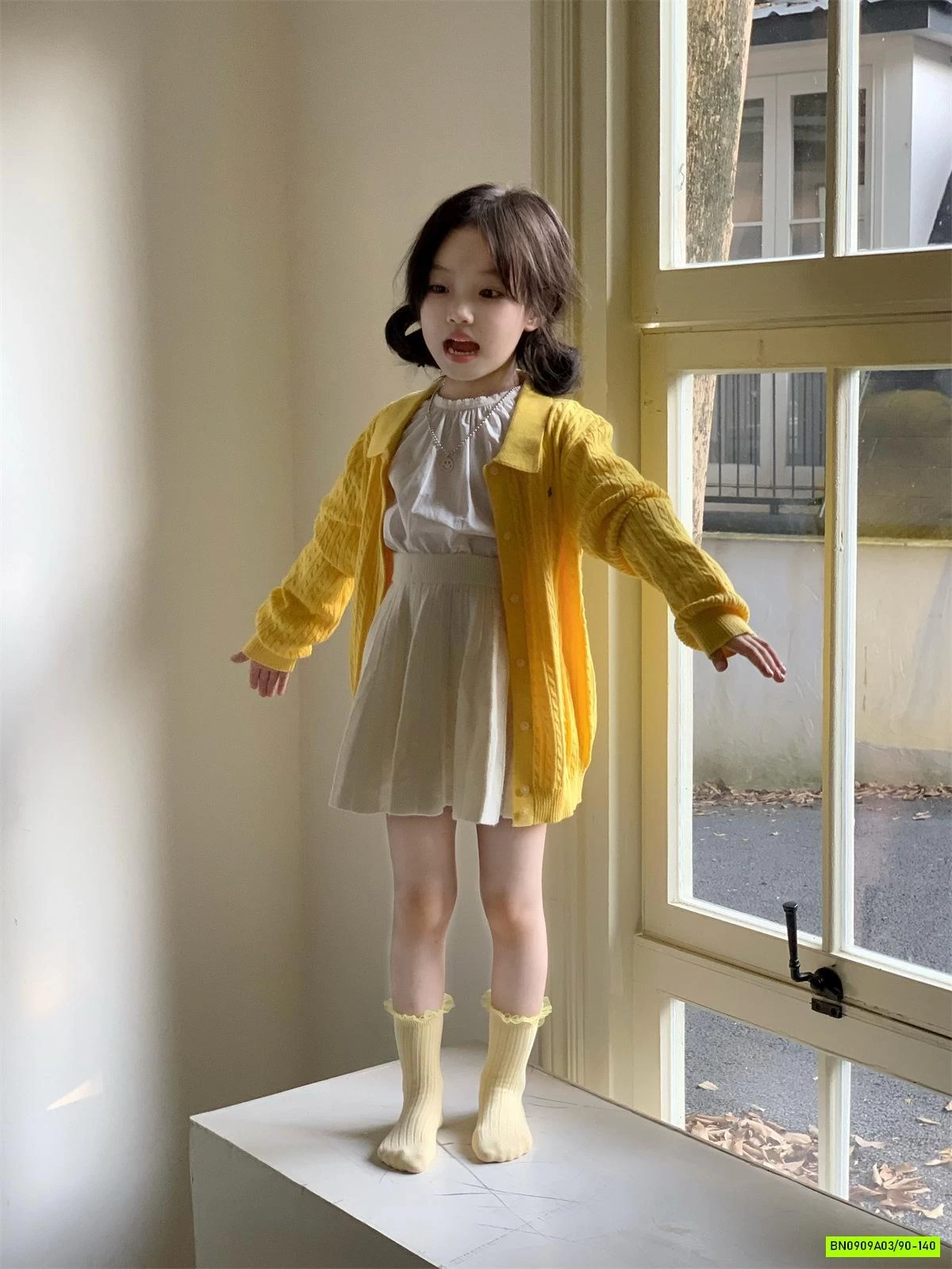 SÉT NỮ SINH CARDIGAN VÀNG 3 CHI TIẾT