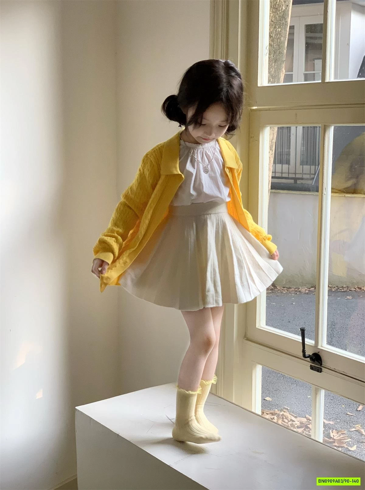 SÉT NỮ SINH CARDIGAN VÀNG 3 CHI TIẾT