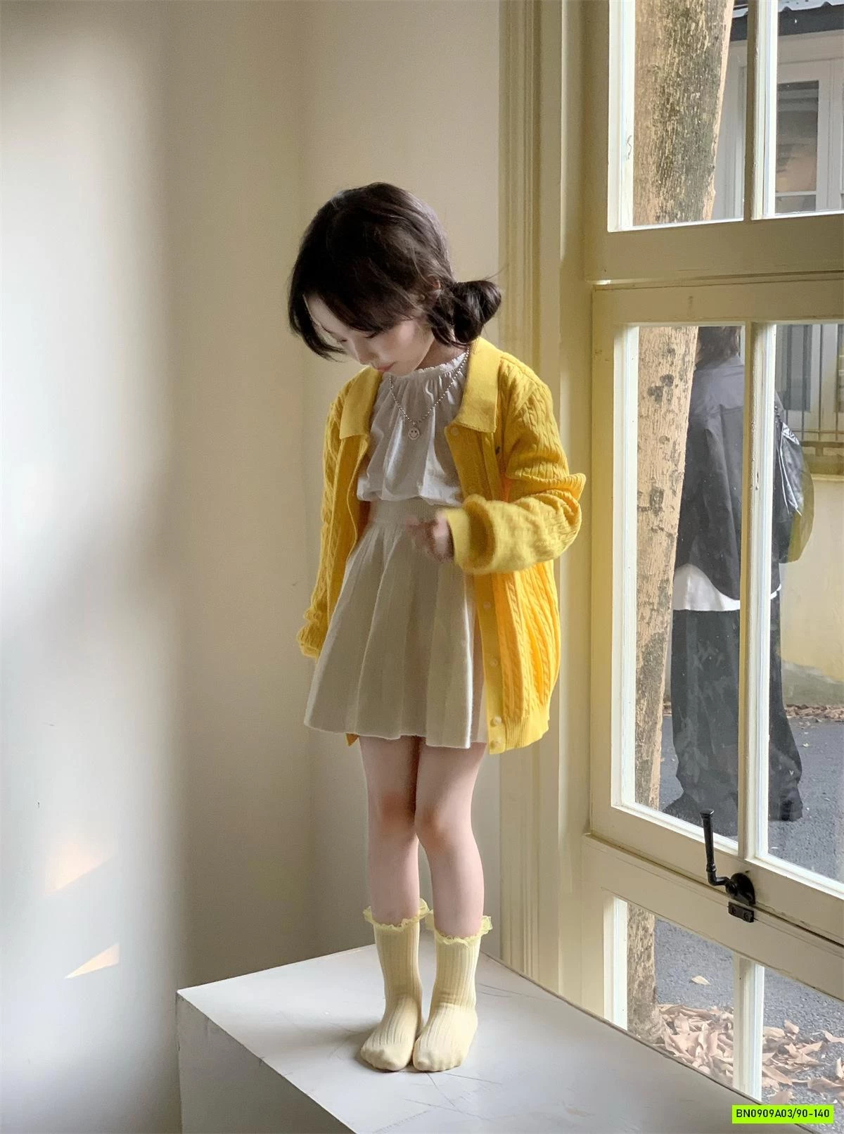 SÉT NỮ SINH CARDIGAN VÀNG 3 CHI TIẾT