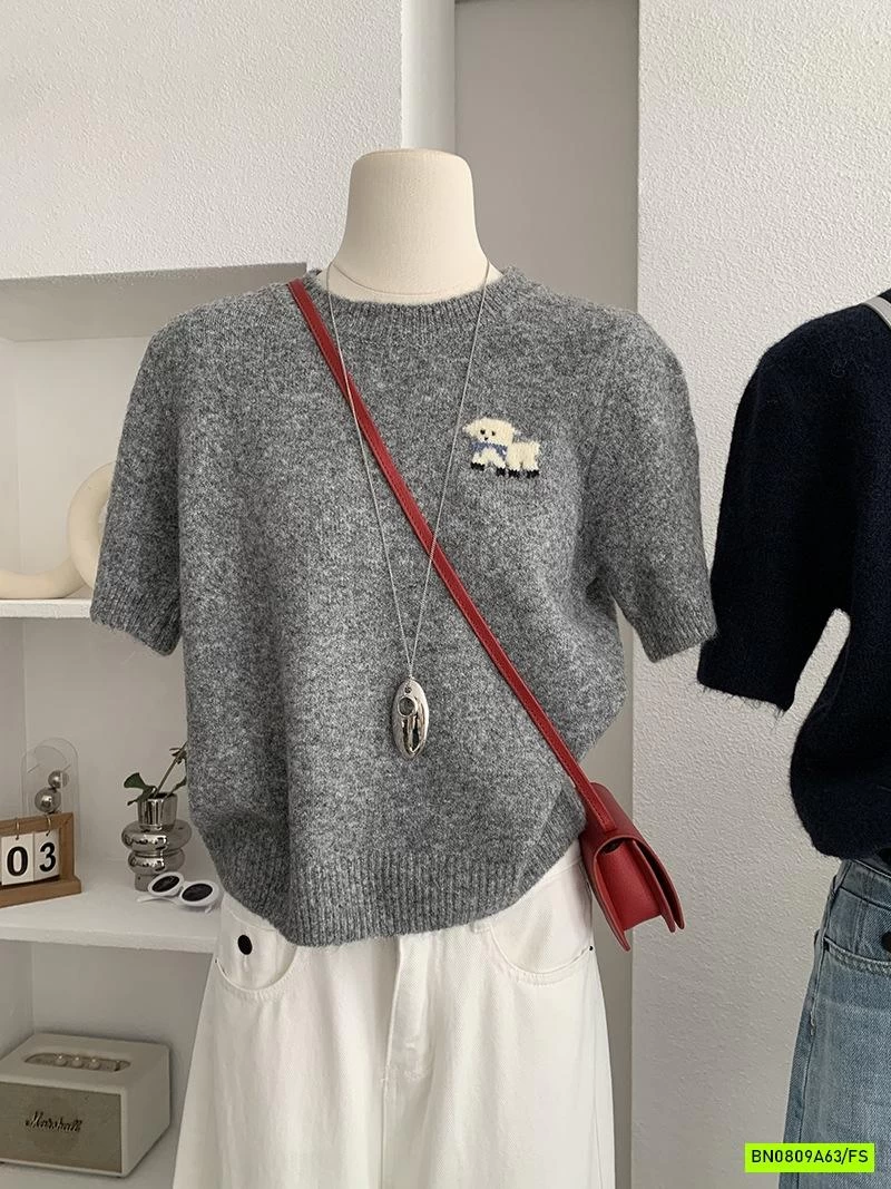 CROPTOP LEN THÊU LOGO CÚN