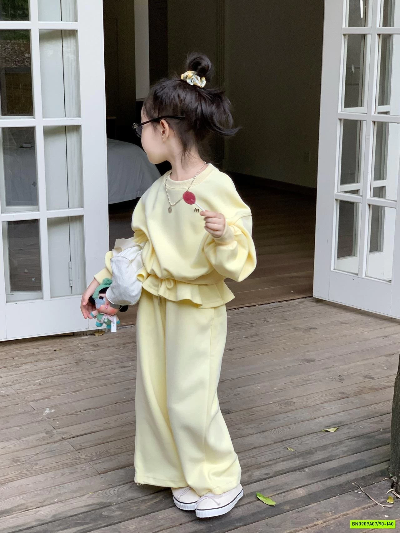 SÉT NỈ VÀNG QUẦN SUÔNG