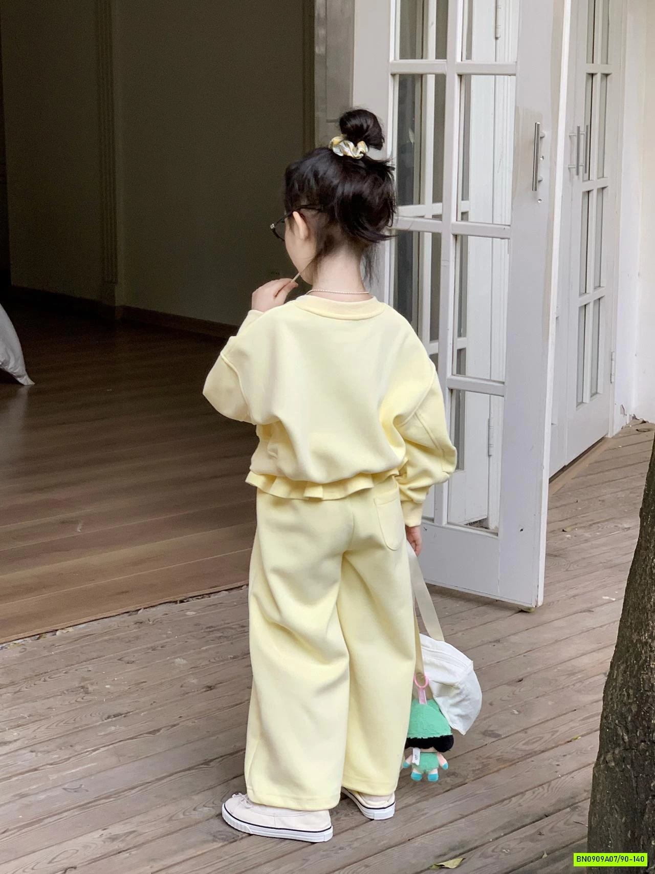 SÉT NỈ VÀNG QUẦN SUÔNG