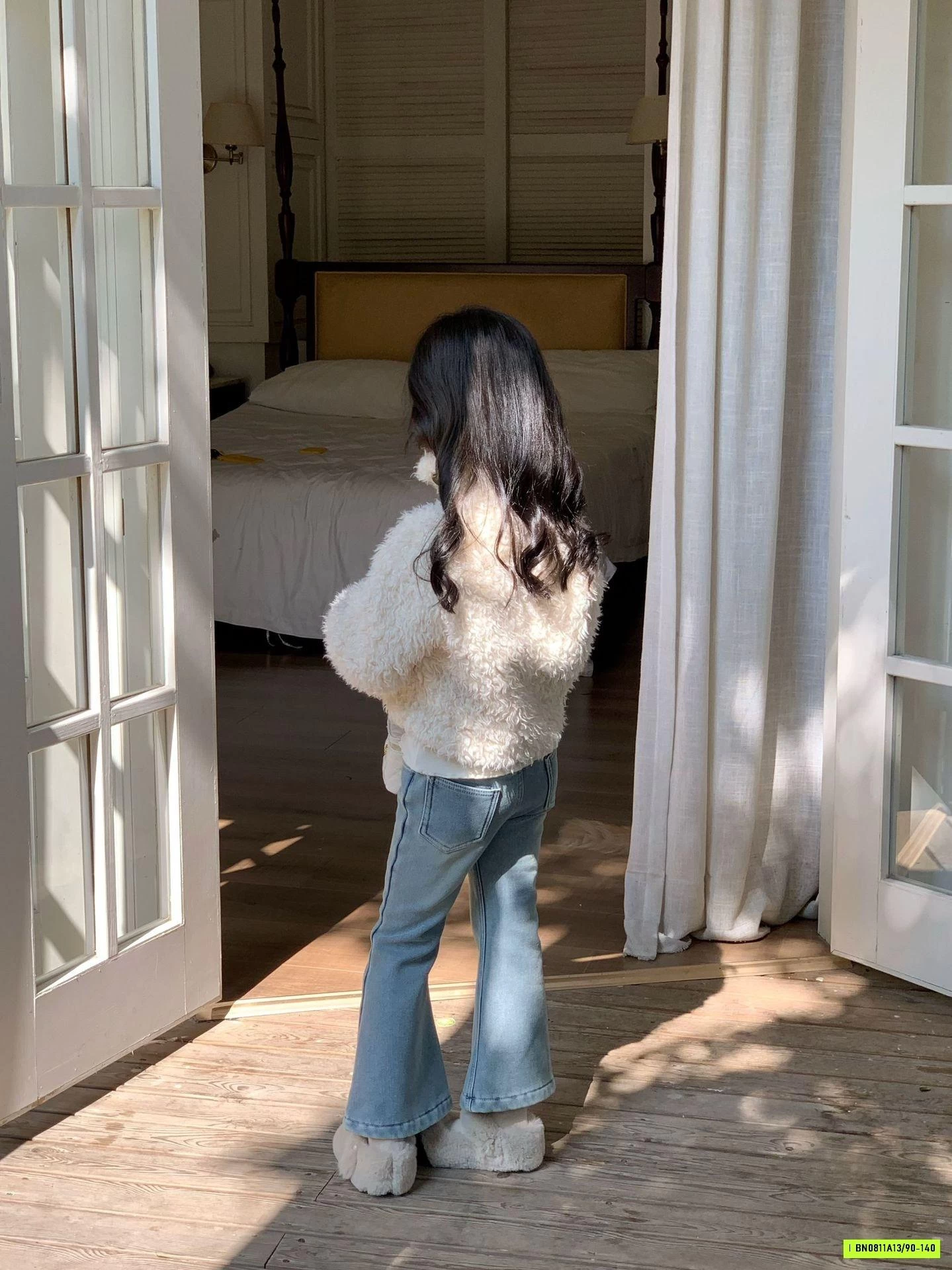 KHOÁC LÔNG CROPTOP MIX JEANS LOE