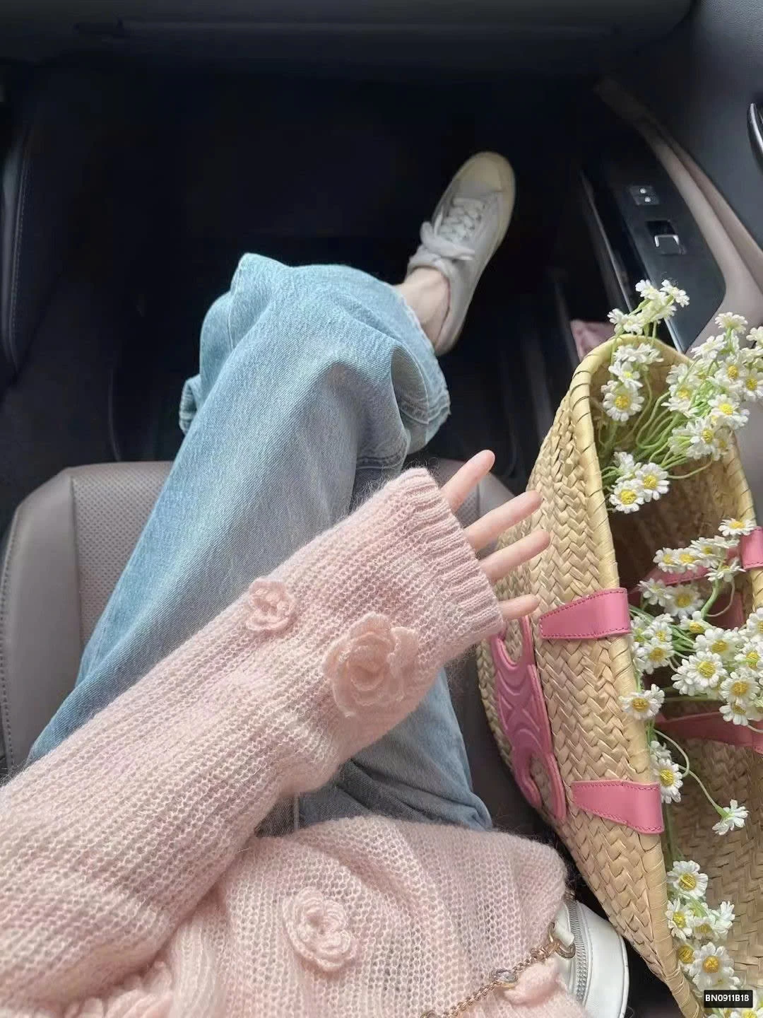 ÁO LEN ĐAN HỒNG GẮN HOA 3D