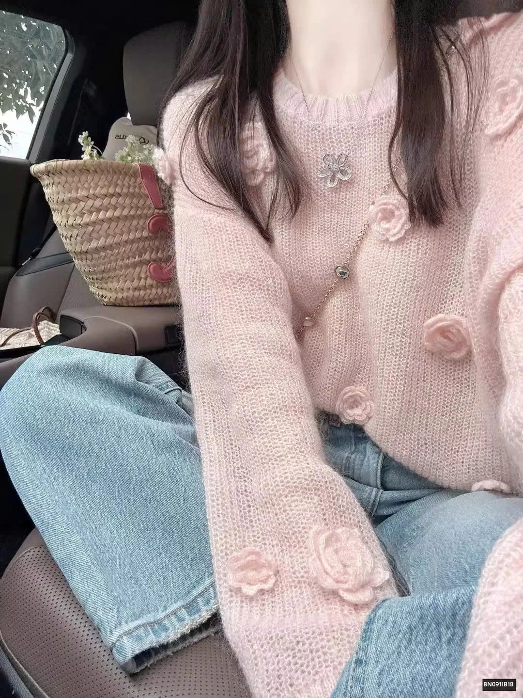 ÁO LEN ĐAN HỒNG GẮN HOA 3D