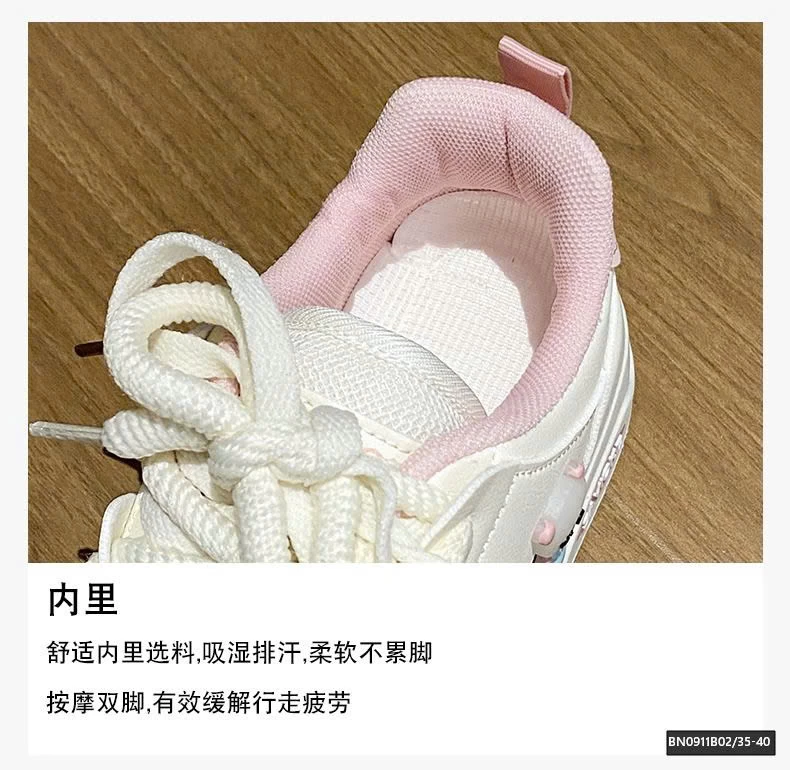 GIÀY THỂ THAO GẮN GẤU TRÚC