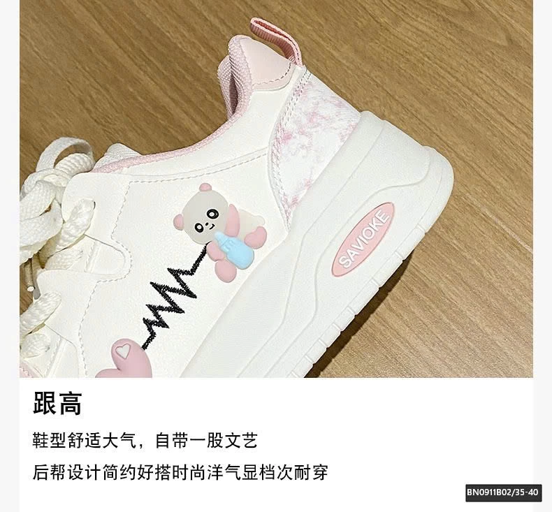 GIÀY THỂ THAO GẮN GẤU TRÚC