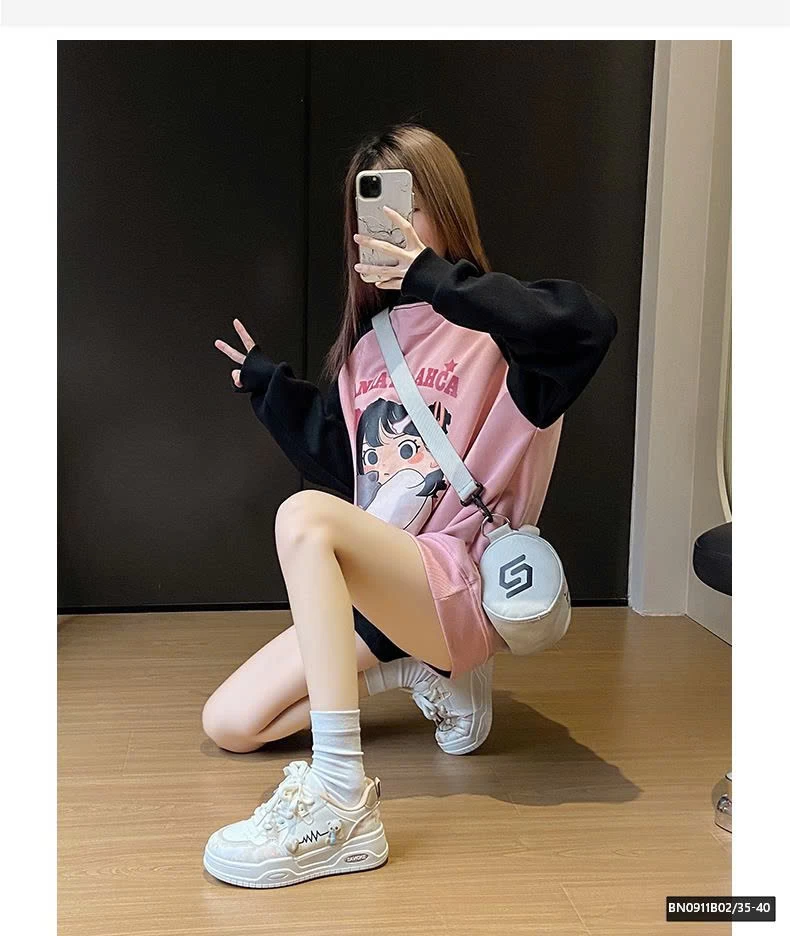 GIÀY THỂ THAO GẮN GẤU TRÚC