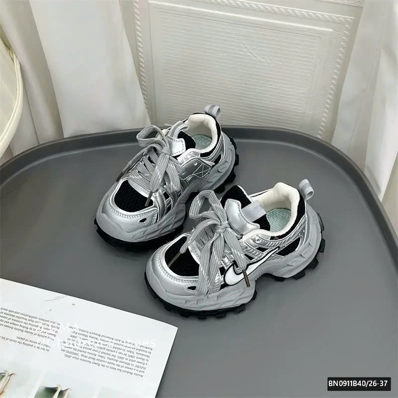 GIÀY THỂ THAO ĐẾ ĐINH