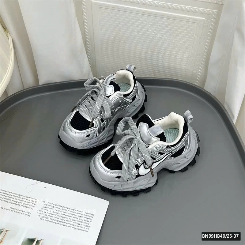 GIÀY THỂ THAO ĐẾ ĐINH