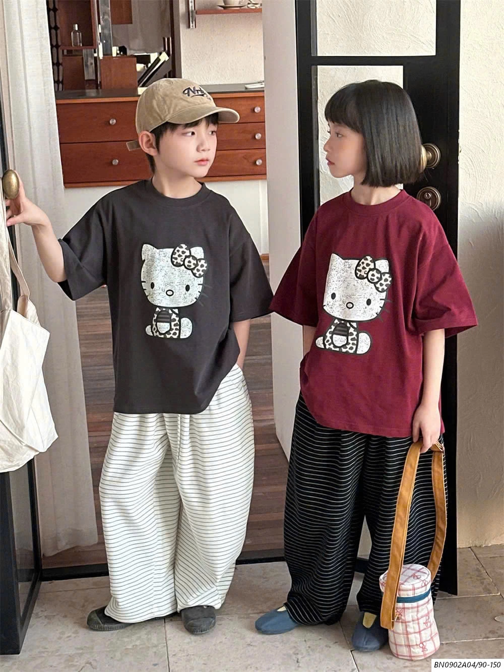 SÉT ÁO KITTY QUẦN SUÔNG KẺ