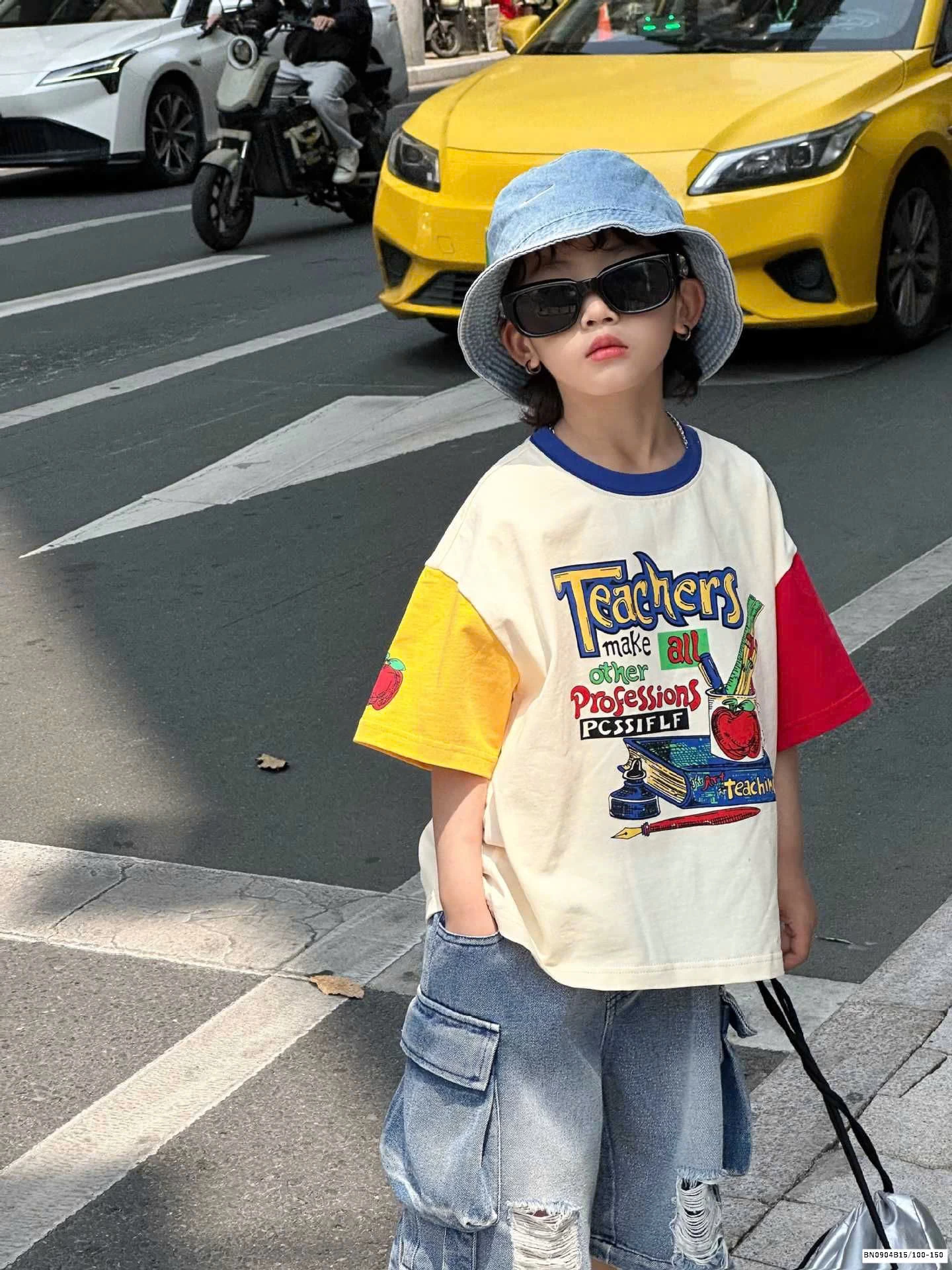 QUẦN SHORT JEAN TÚI HỘP MIX ÁO THUN HOẠT HÌNH