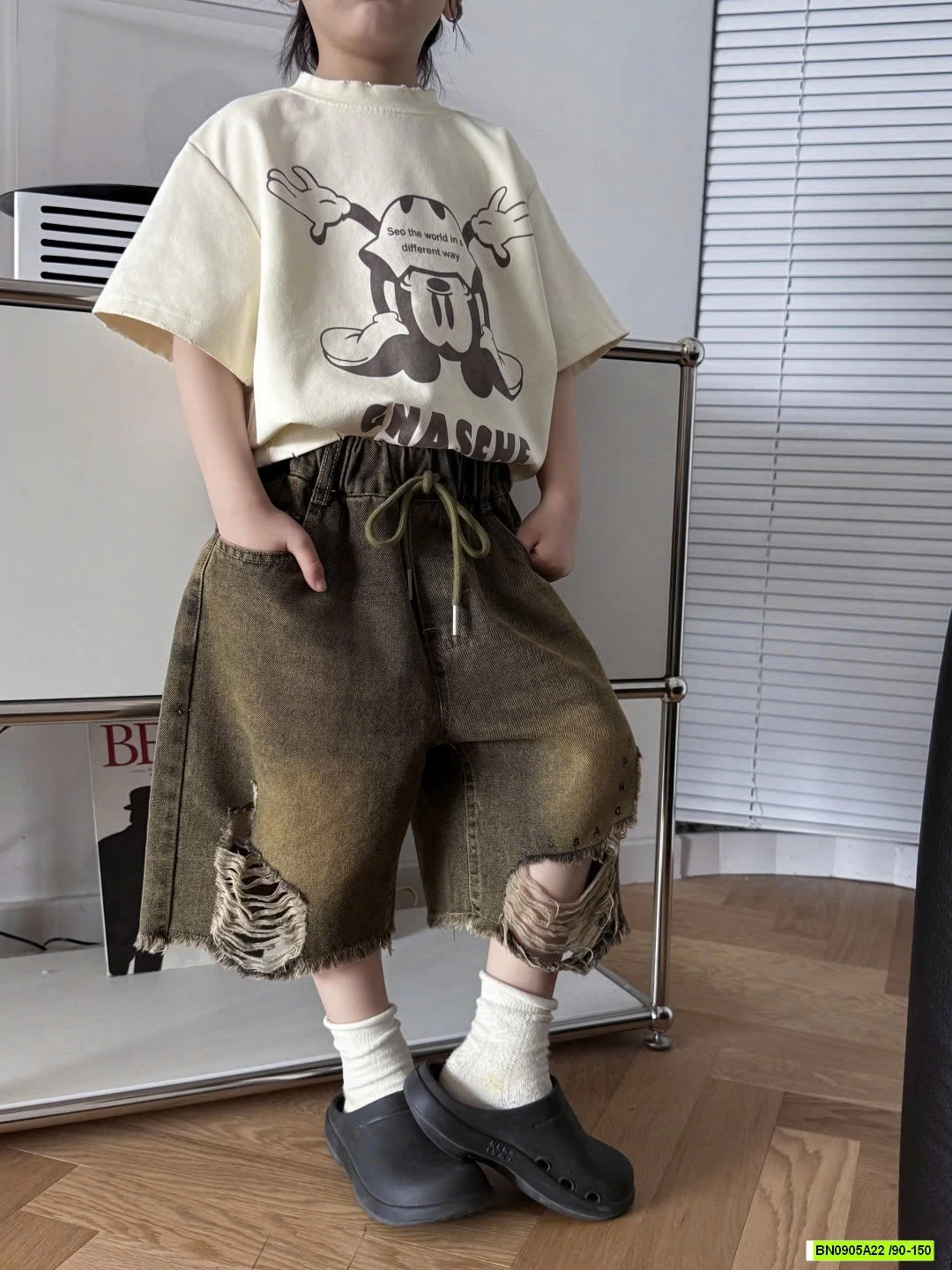 ÁO MICKEY MIX SHORT JEANS RÁCH GỐI