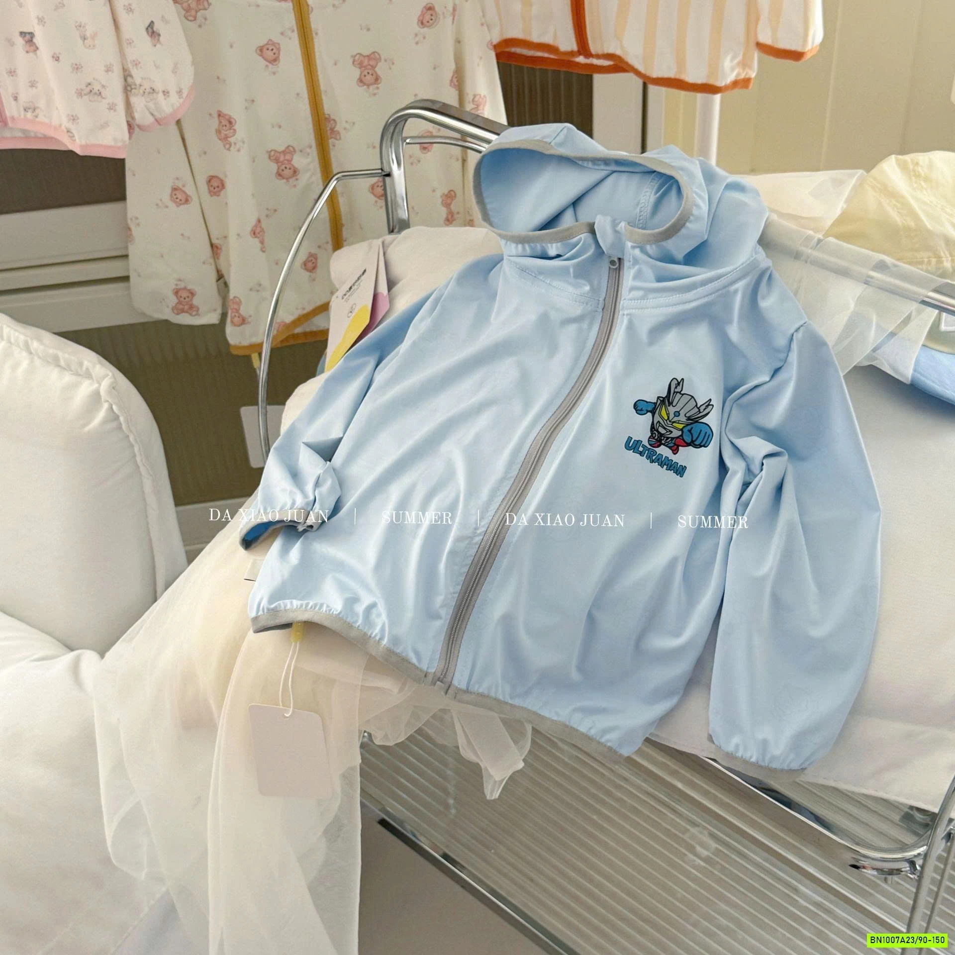 KHOÁC NẮNG DỄ THƯƠNG