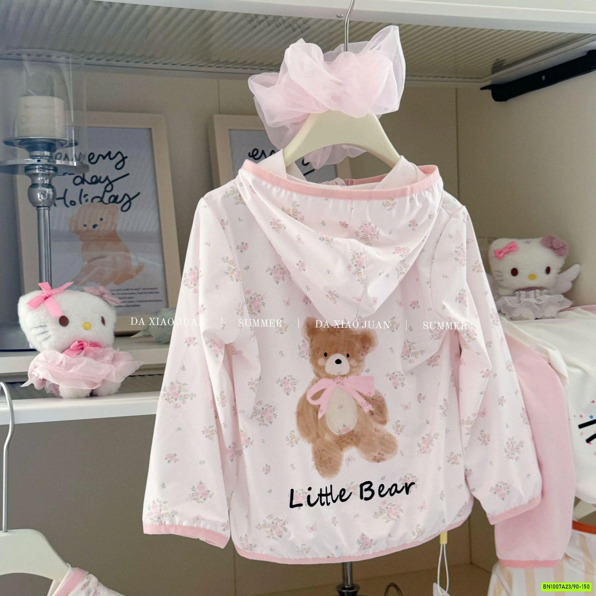 KHOÁC NẮNG DỄ THƯƠNG