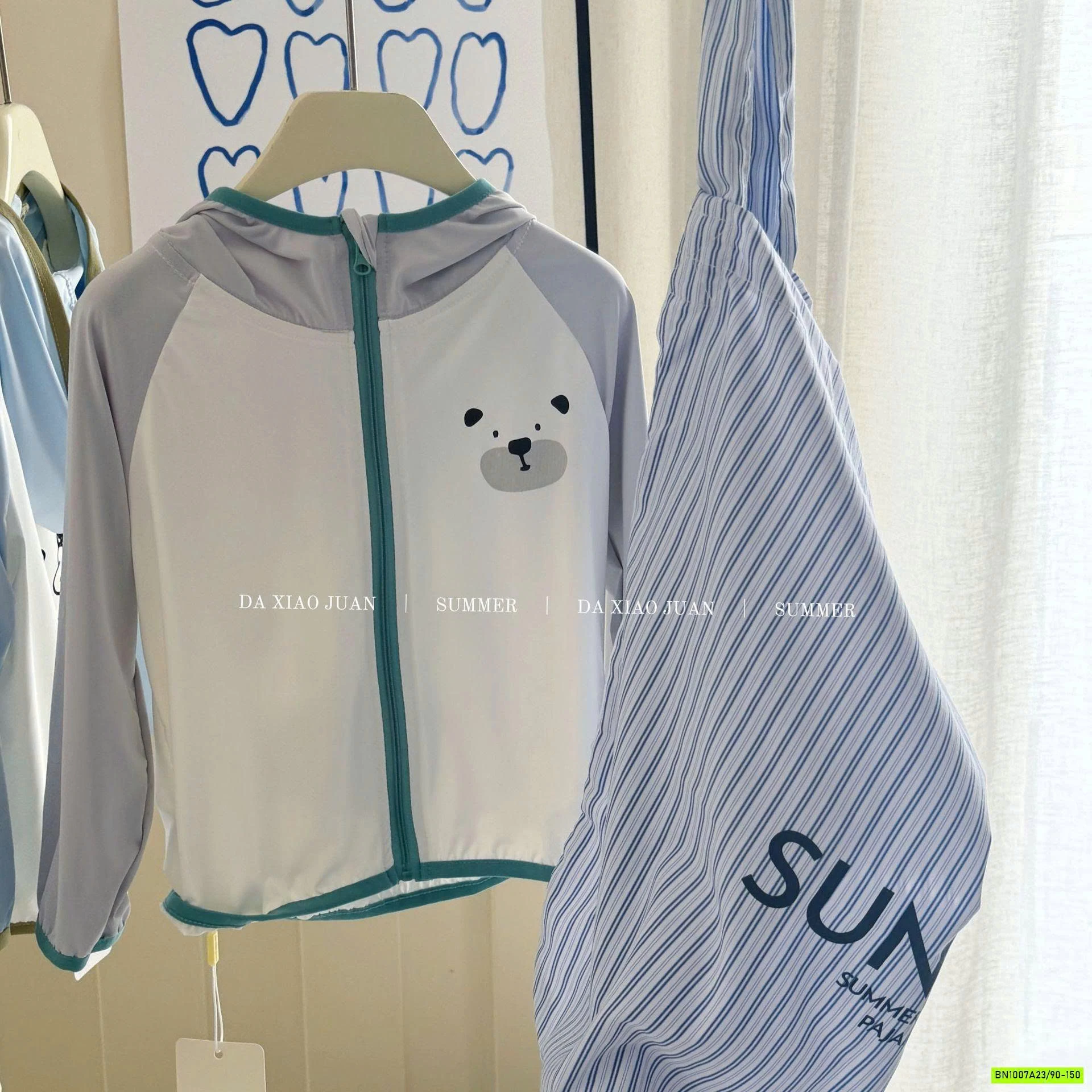 KHOÁC NẮNG DỄ THƯƠNG