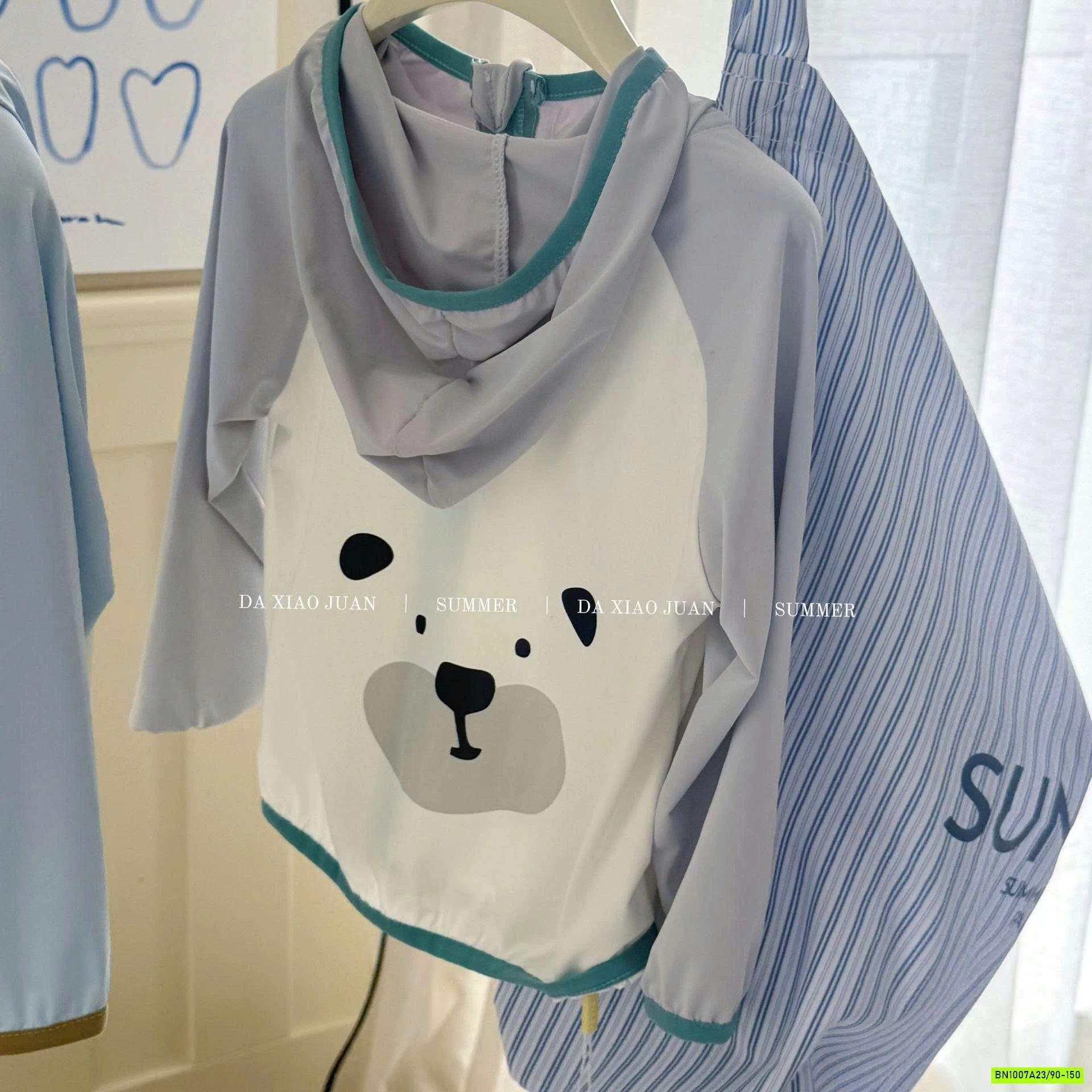 KHOÁC NẮNG DỄ THƯƠNG