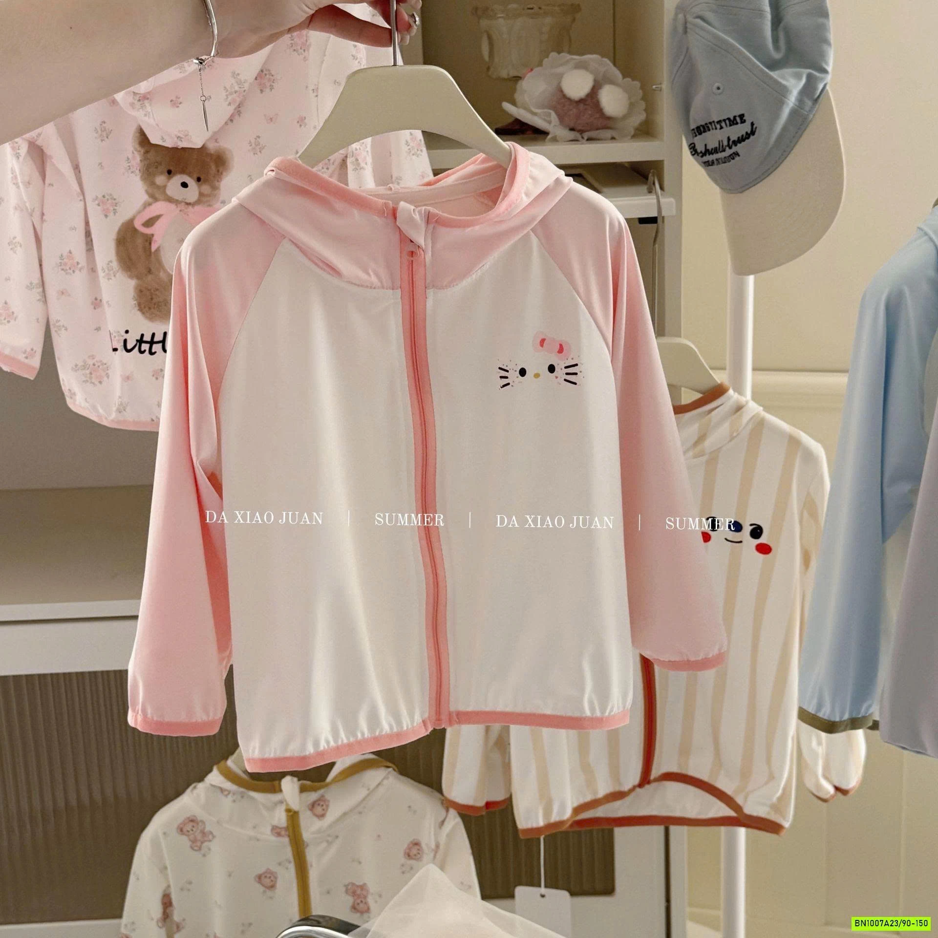 KHOÁC NẮNG DỄ THƯƠNG