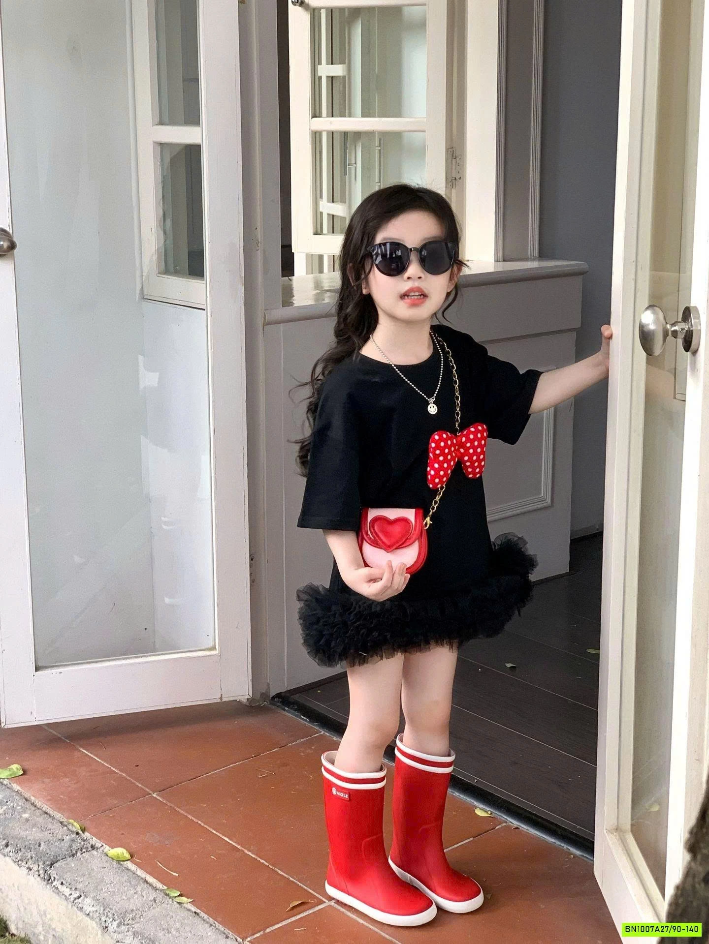 ĐẦM ĐEN NƠ ĐỎ PHỐI VOAN