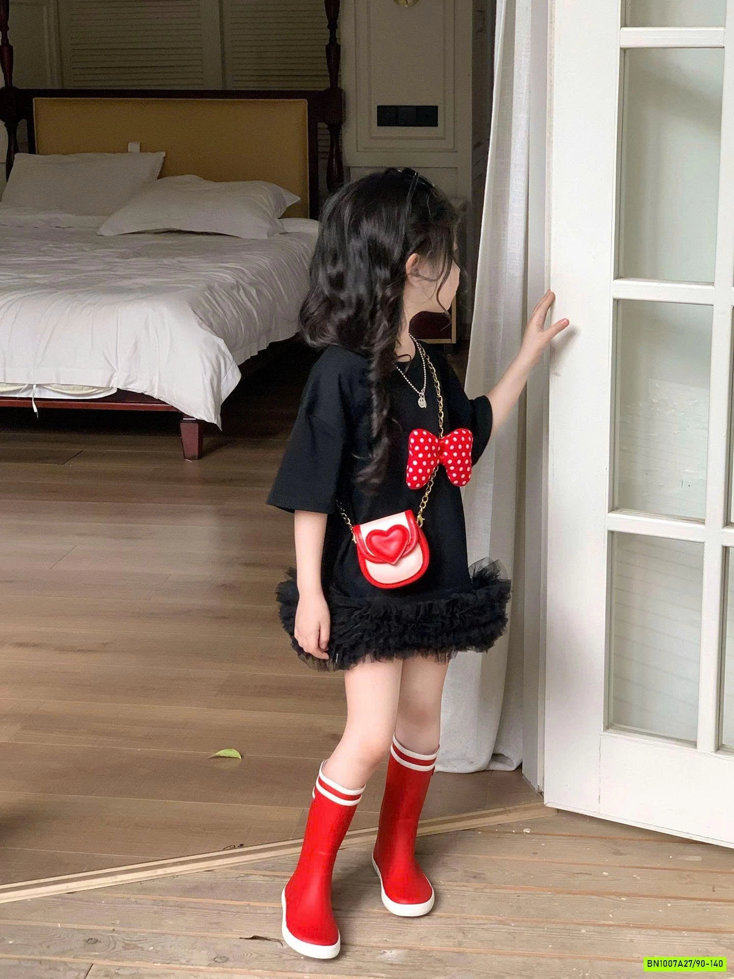 ĐẦM ĐEN NƠ ĐỎ PHỐI VOAN