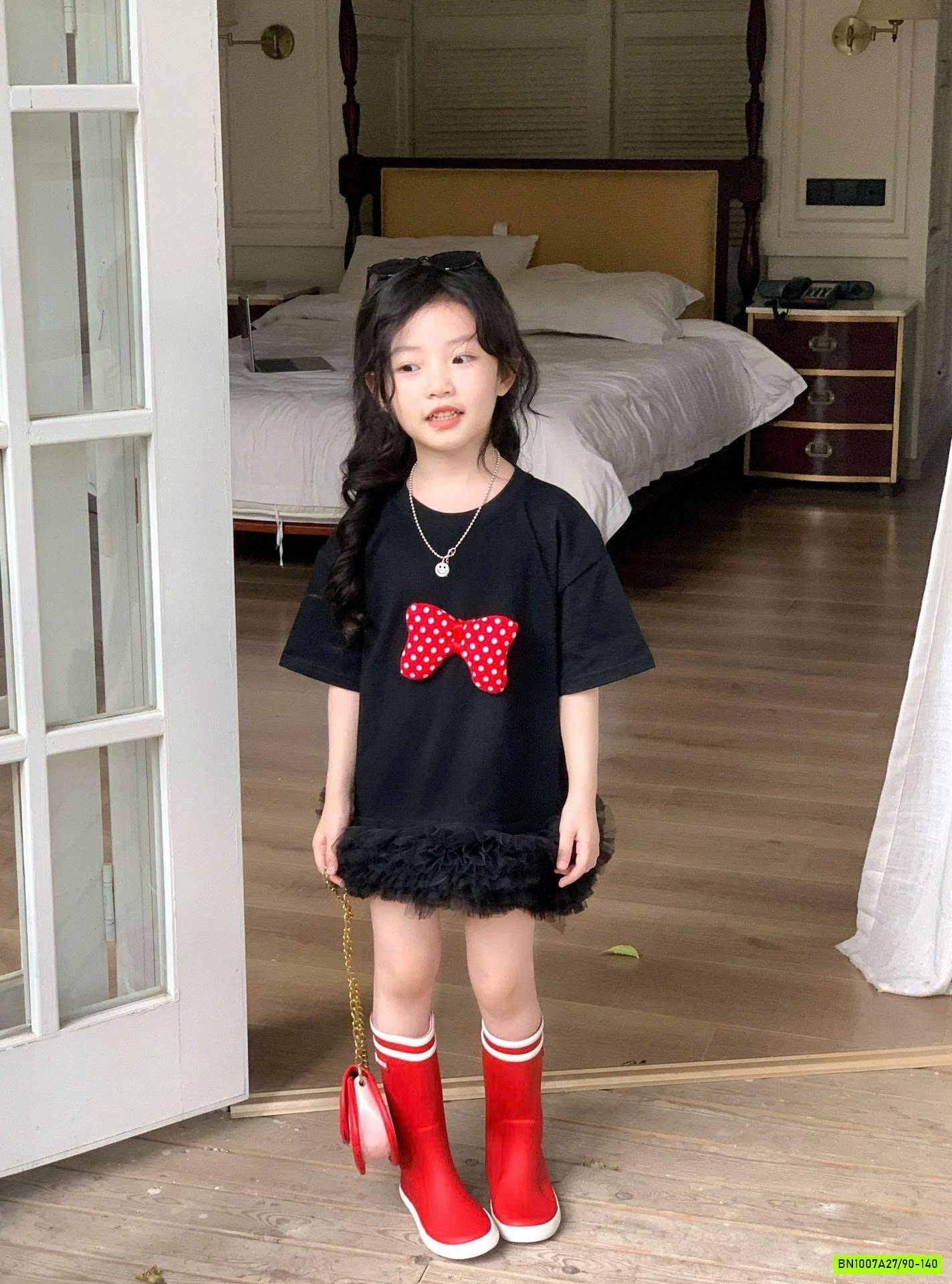 ĐẦM ĐEN NƠ ĐỎ PHỐI VOAN