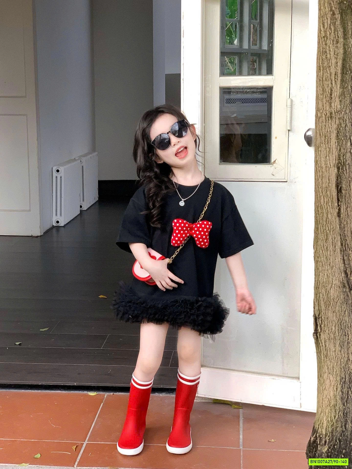 ĐẦM ĐEN NƠ ĐỎ PHỐI VOAN