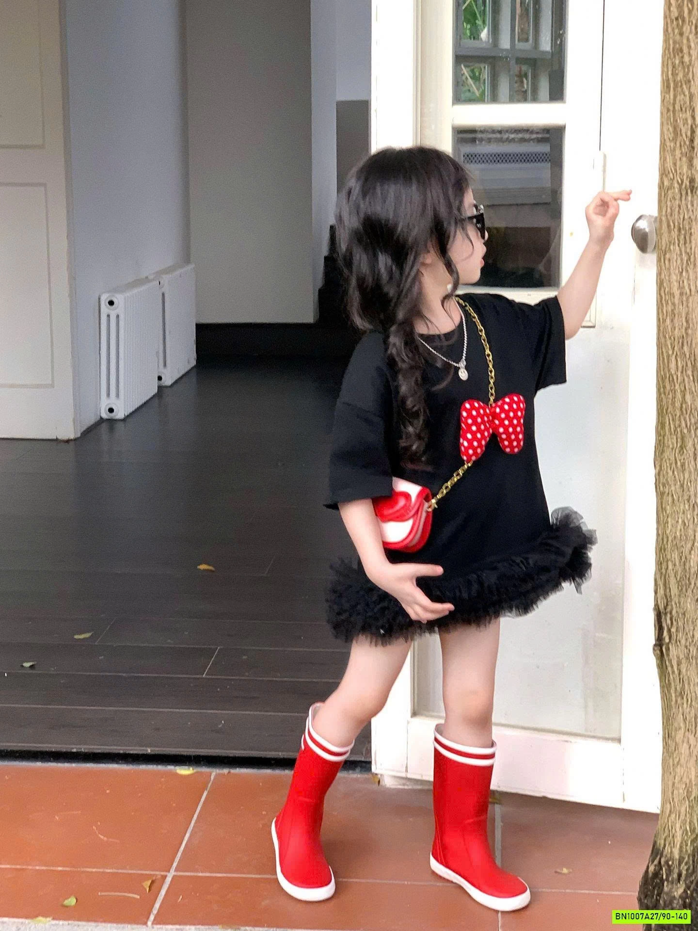 ĐẦM ĐEN NƠ ĐỎ PHỐI VOAN