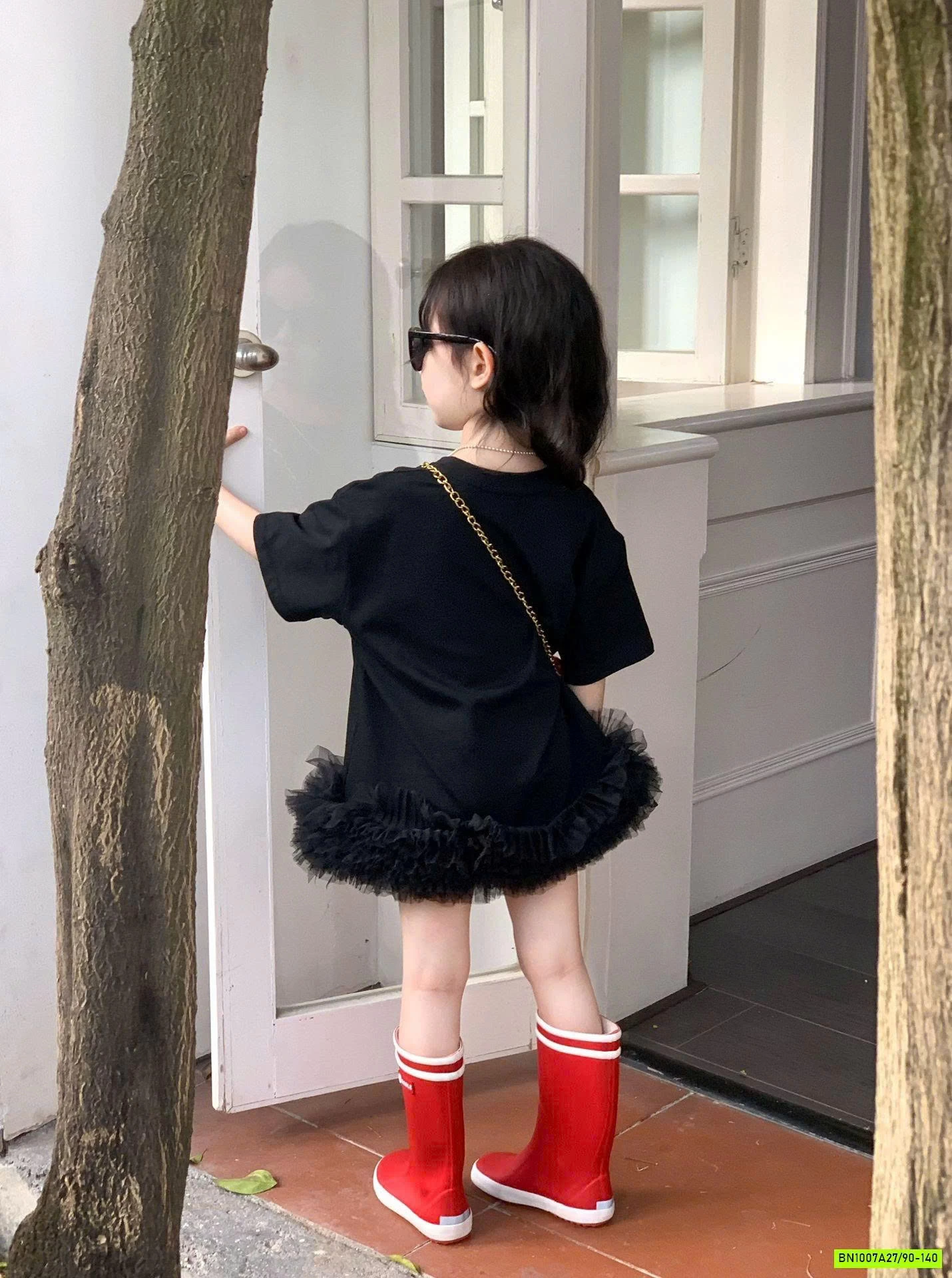 ĐẦM ĐEN NƠ ĐỎ PHỐI VOAN