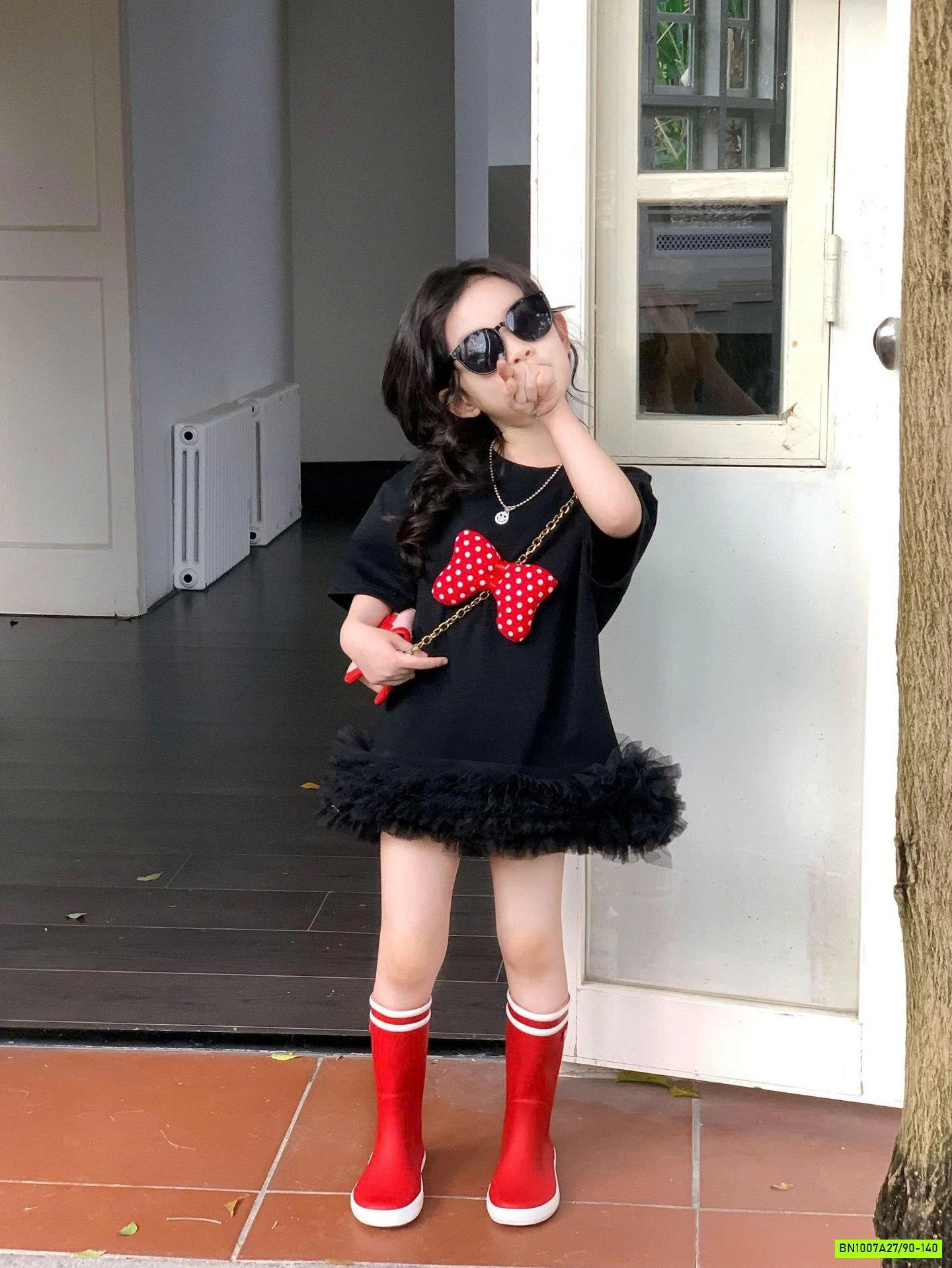 ĐẦM ĐEN NƠ ĐỎ PHỐI VOAN