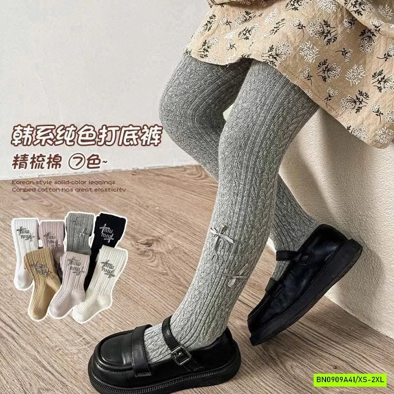 QUẦN TẤT MIU MIU GẮN NƠ