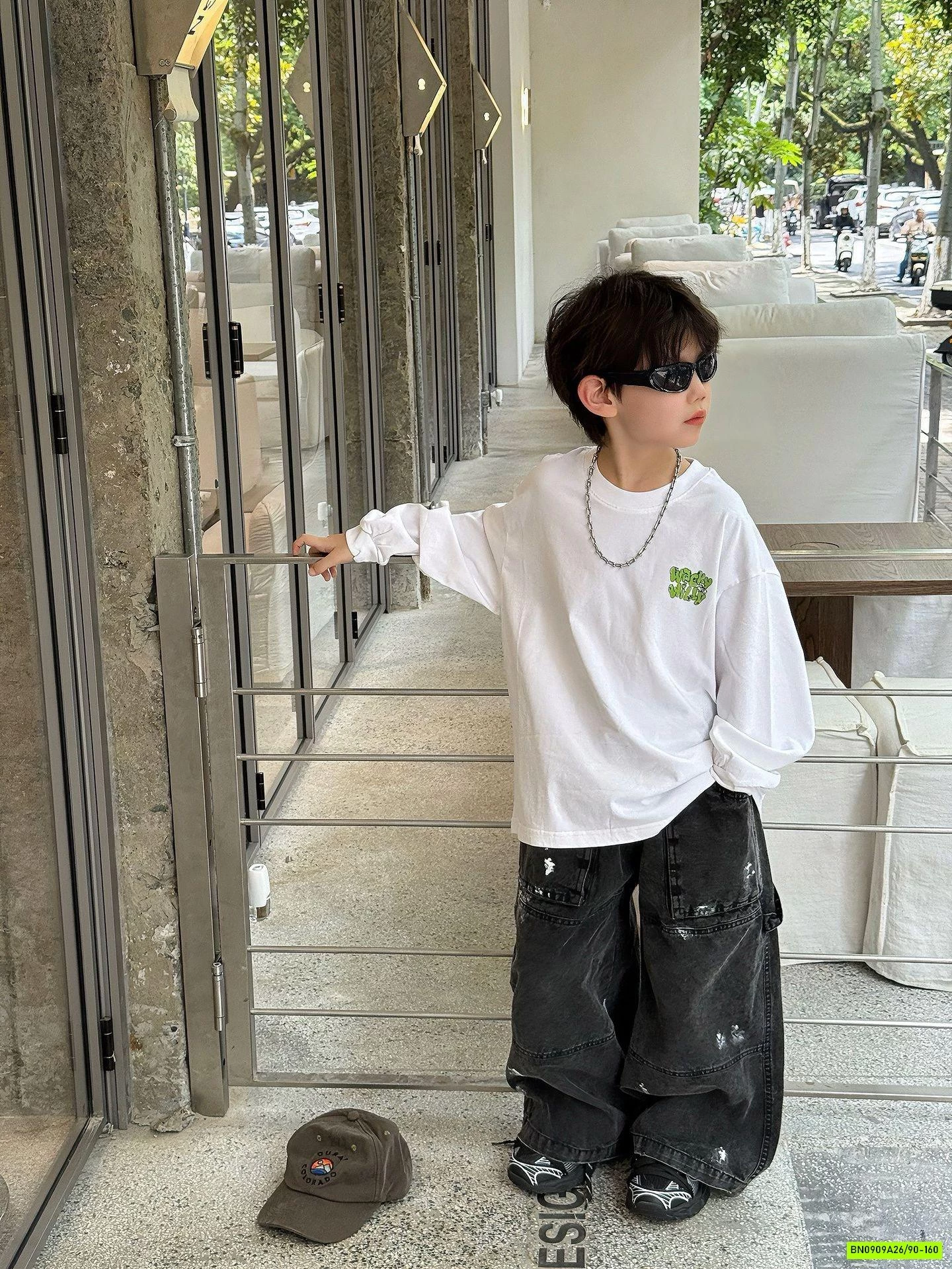 QUẦN JEANS ĐEN TÚI HỘP RÁCH CÁ TÍNH