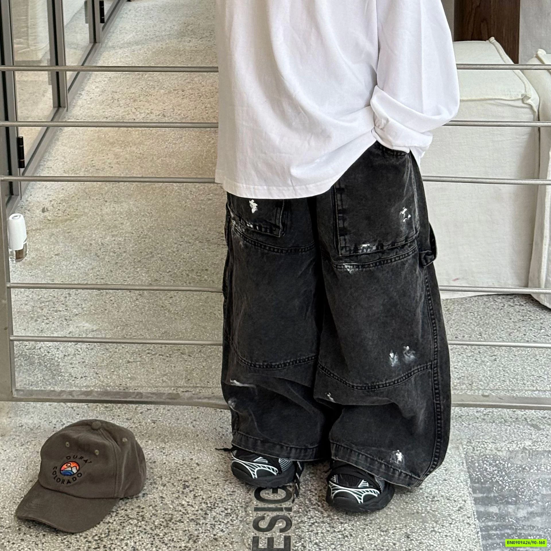 QUẦN JEANS ĐEN TÚI HỘP RÁCH CÁ TÍNH