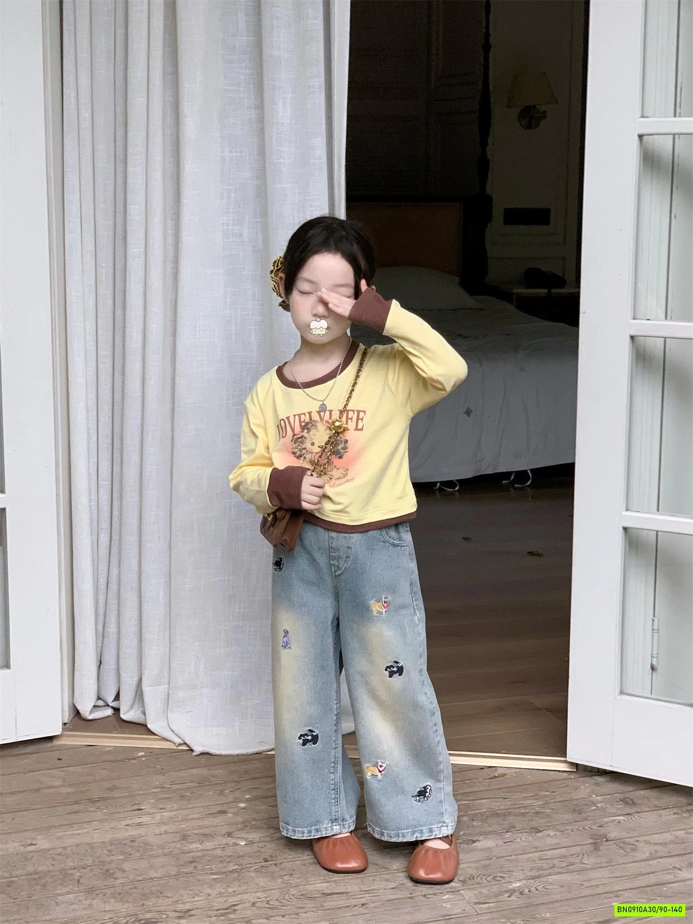 ÁO VÀNG VIỀN NÂU MIX JEANS THÊU