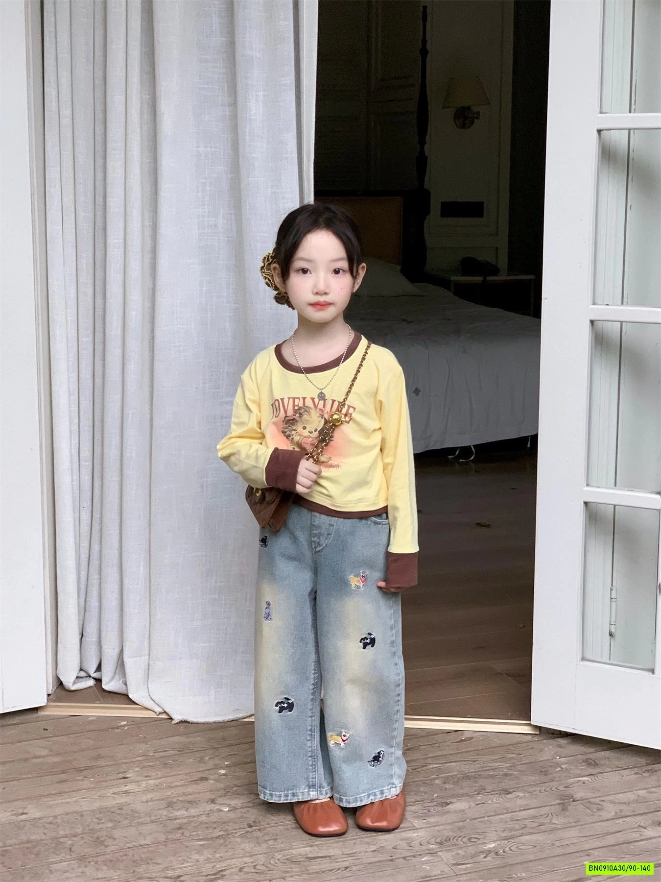 ÁO VÀNG VIỀN NÂU MIX JEANS THÊU