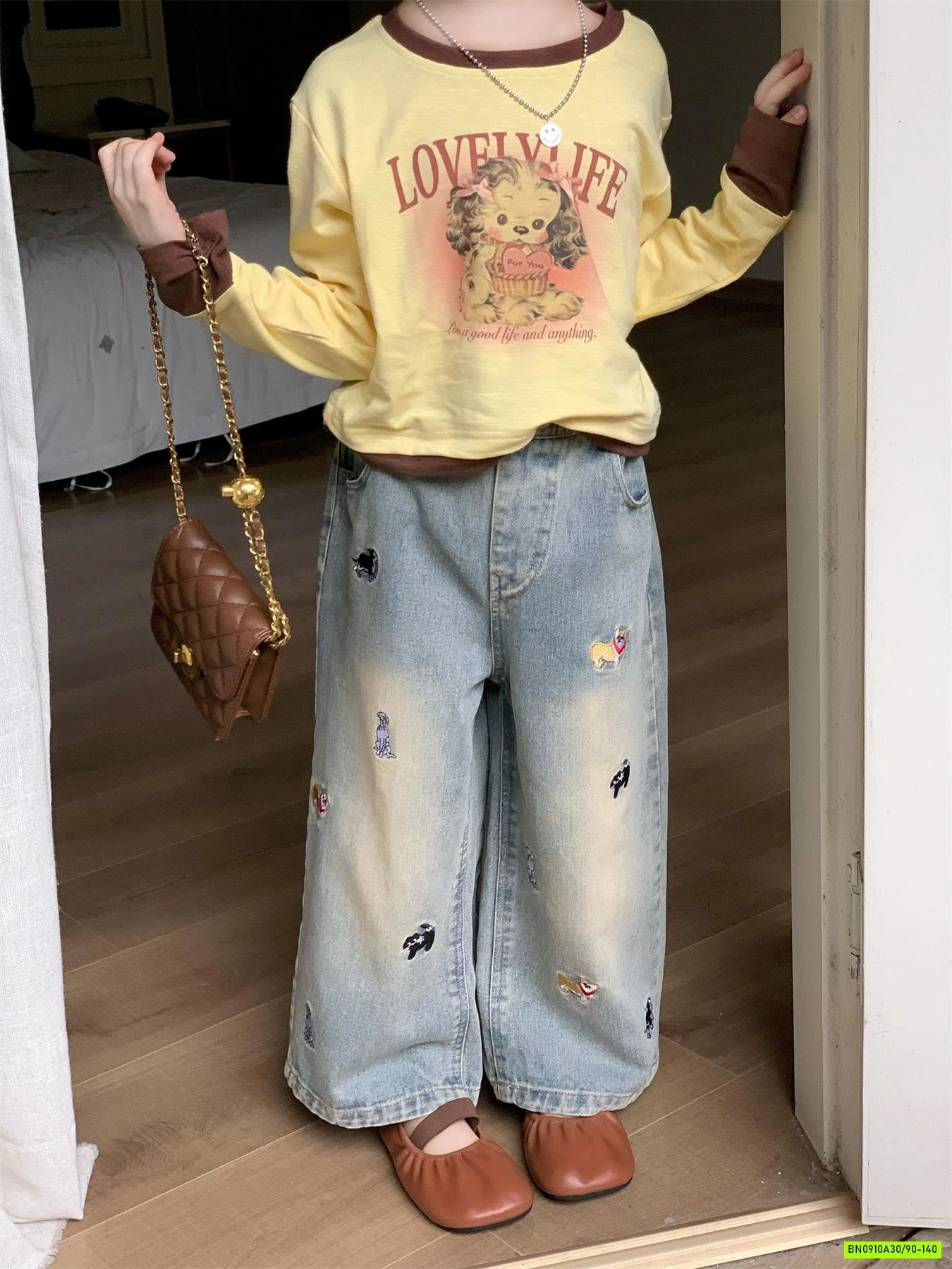 ÁO VÀNG VIỀN NÂU MIX JEANS THÊU