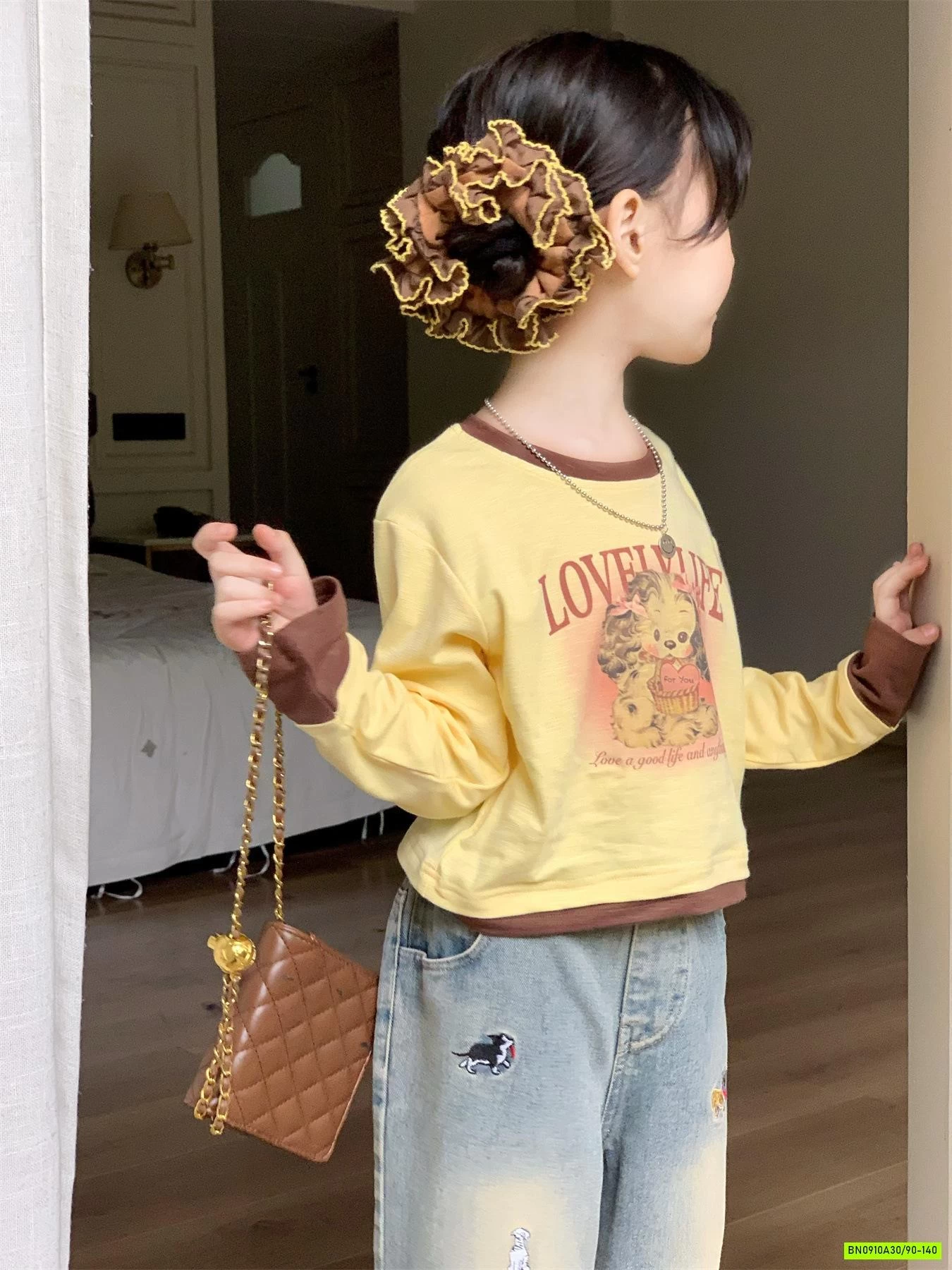 ÁO VÀNG VIỀN NÂU MIX JEANS THÊU